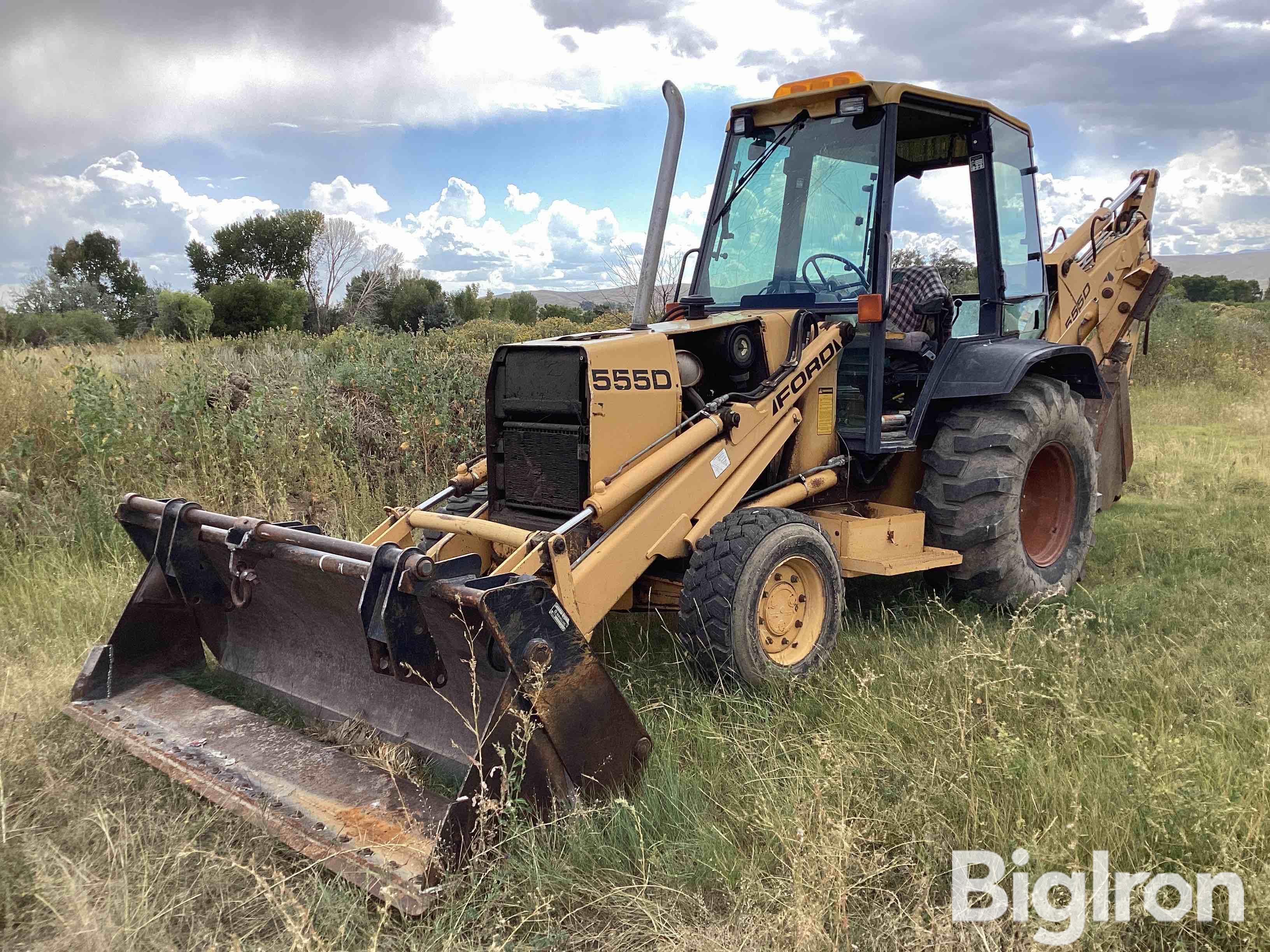 Ford New Holland 555D 4x4 Loader Backhoe W/4-IN-1 Bucket