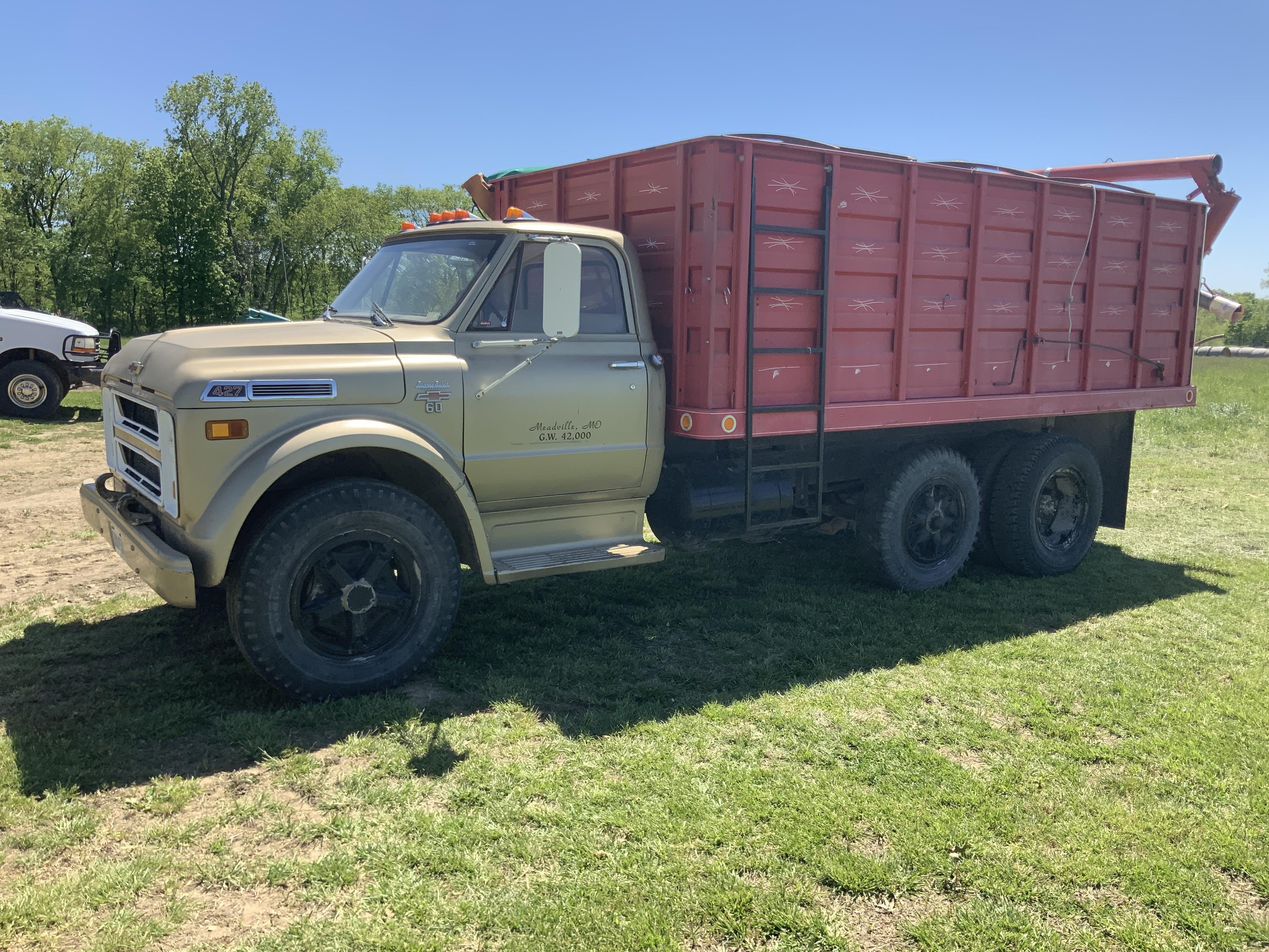 1968 Chevrolet C60 Tag Axle Grain Truck W/Hydraulic Lift & Auger