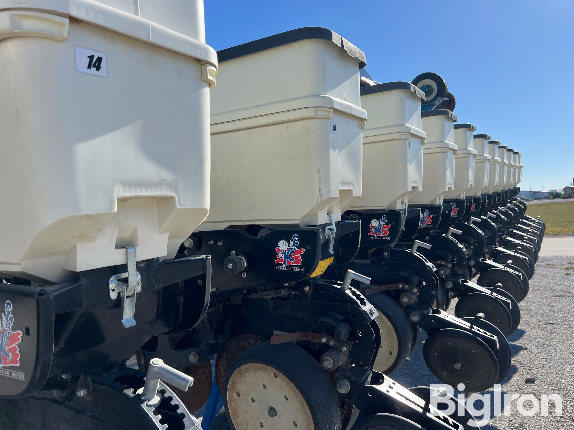 2013 Kinze 3700 24r30 Planter Bigiron Auctions