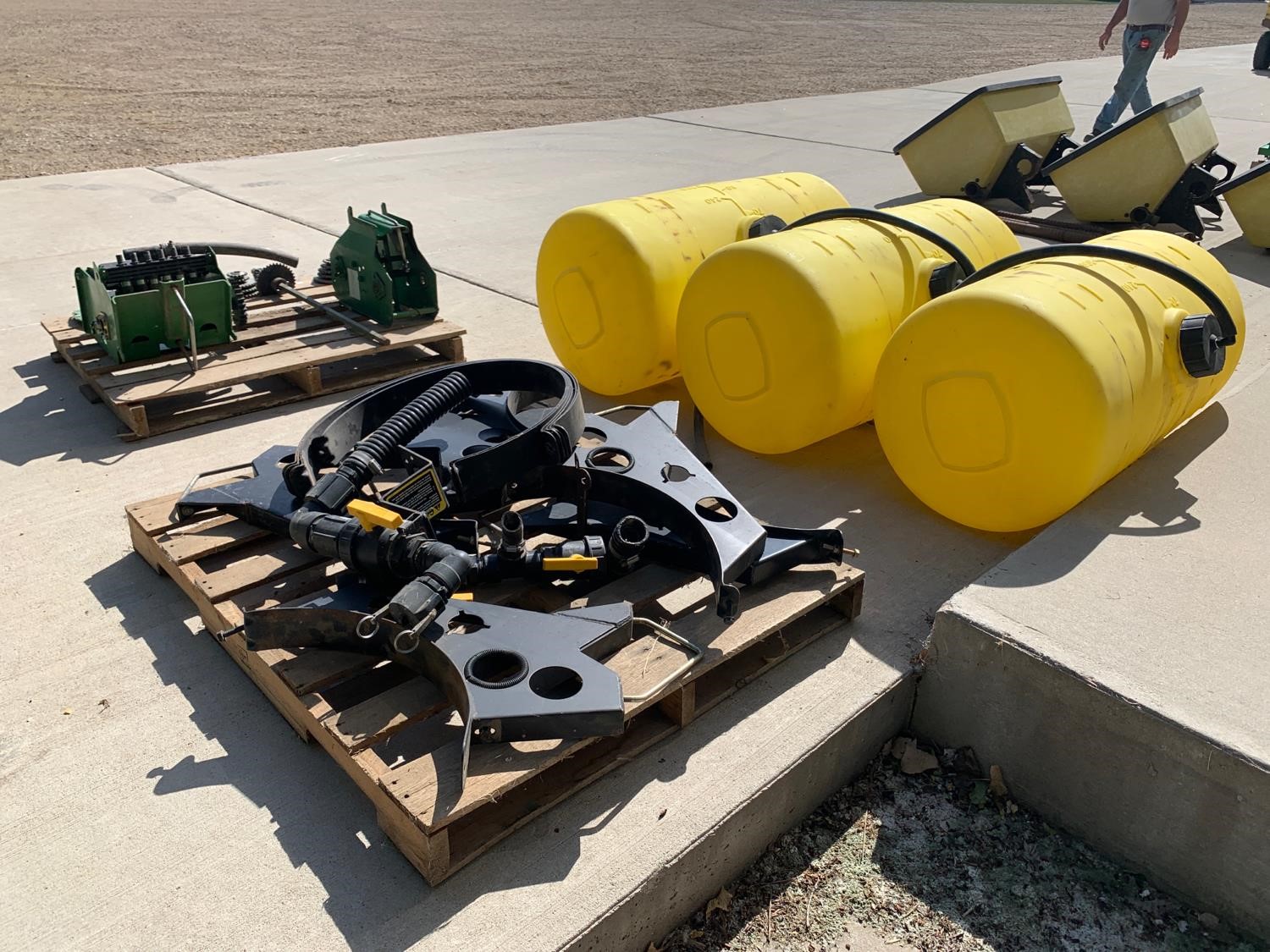 john-deere-7200-liquid-fertilizer-tanks-bigiron-auctions