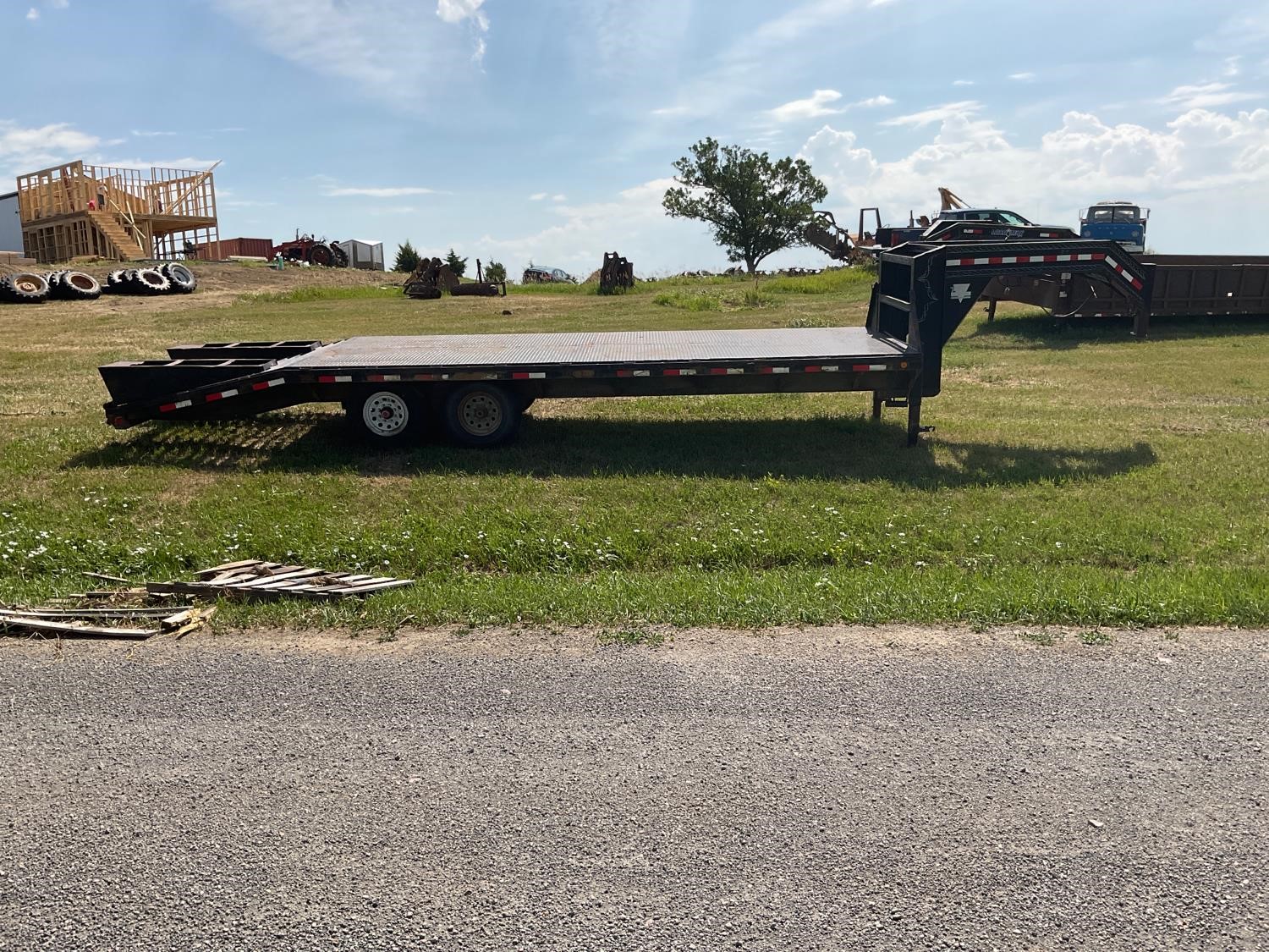 2006 PJ Trailer 8X33 T/A Gooseneck Flatbed Trailer BigIron Auctions