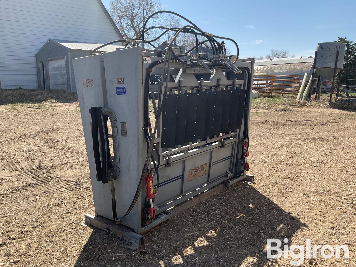 Silencer Hydraulic Chute & Headgate W/ Pump BigIron Auctions