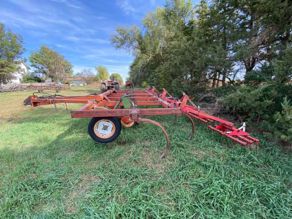 Massey Ferguson MF129 Pull Type Chisel Plow BigIron Auctions