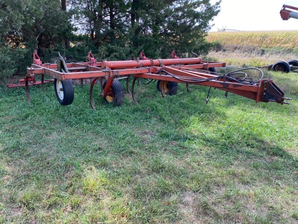 Massey Ferguson MF129 Pull Type Chisel Plow BigIron Auctions