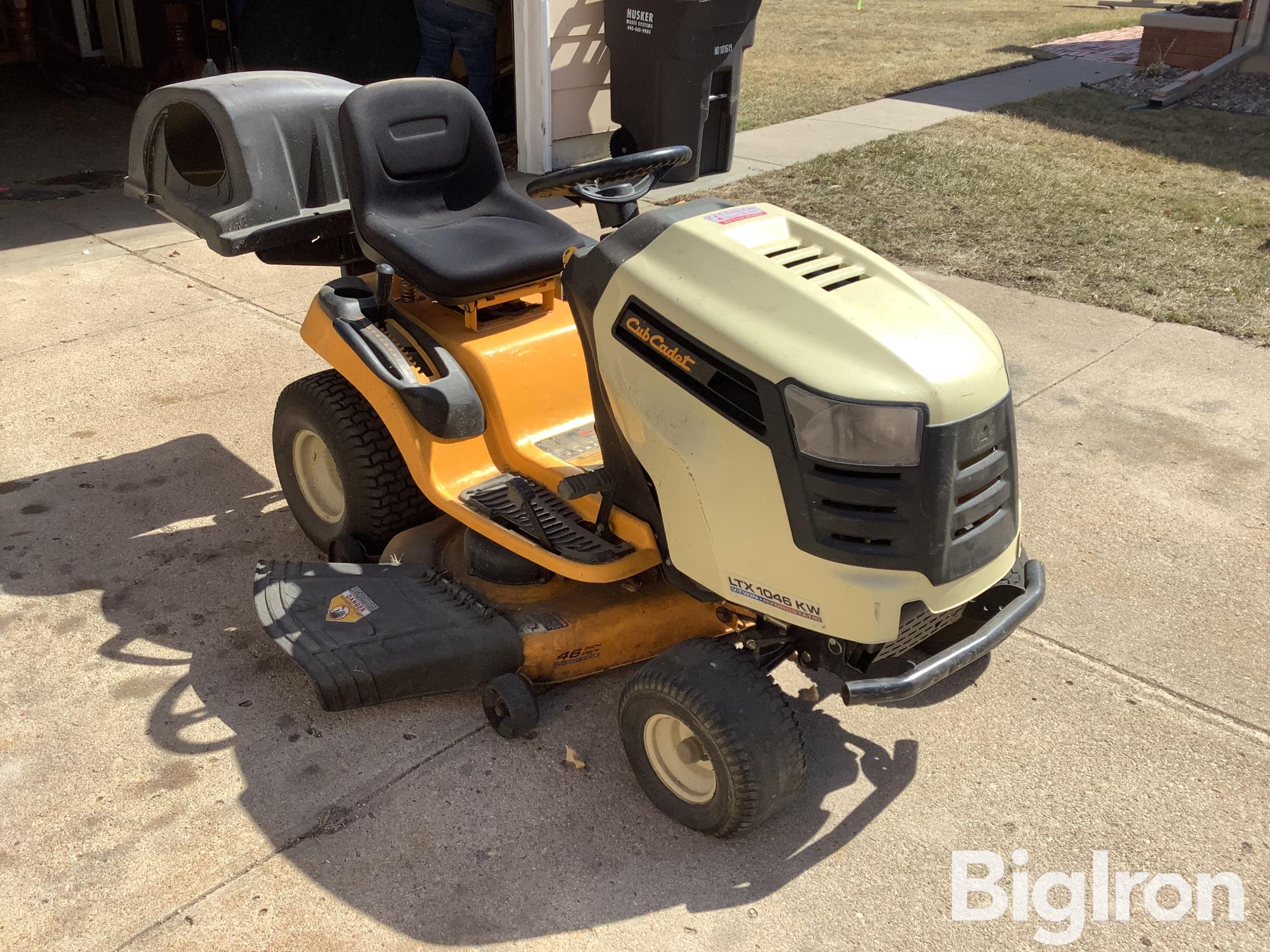 2012 Cub Cadet Ltx 1046 Kw Riding Lawn Mower Bigiron Auctions 4551