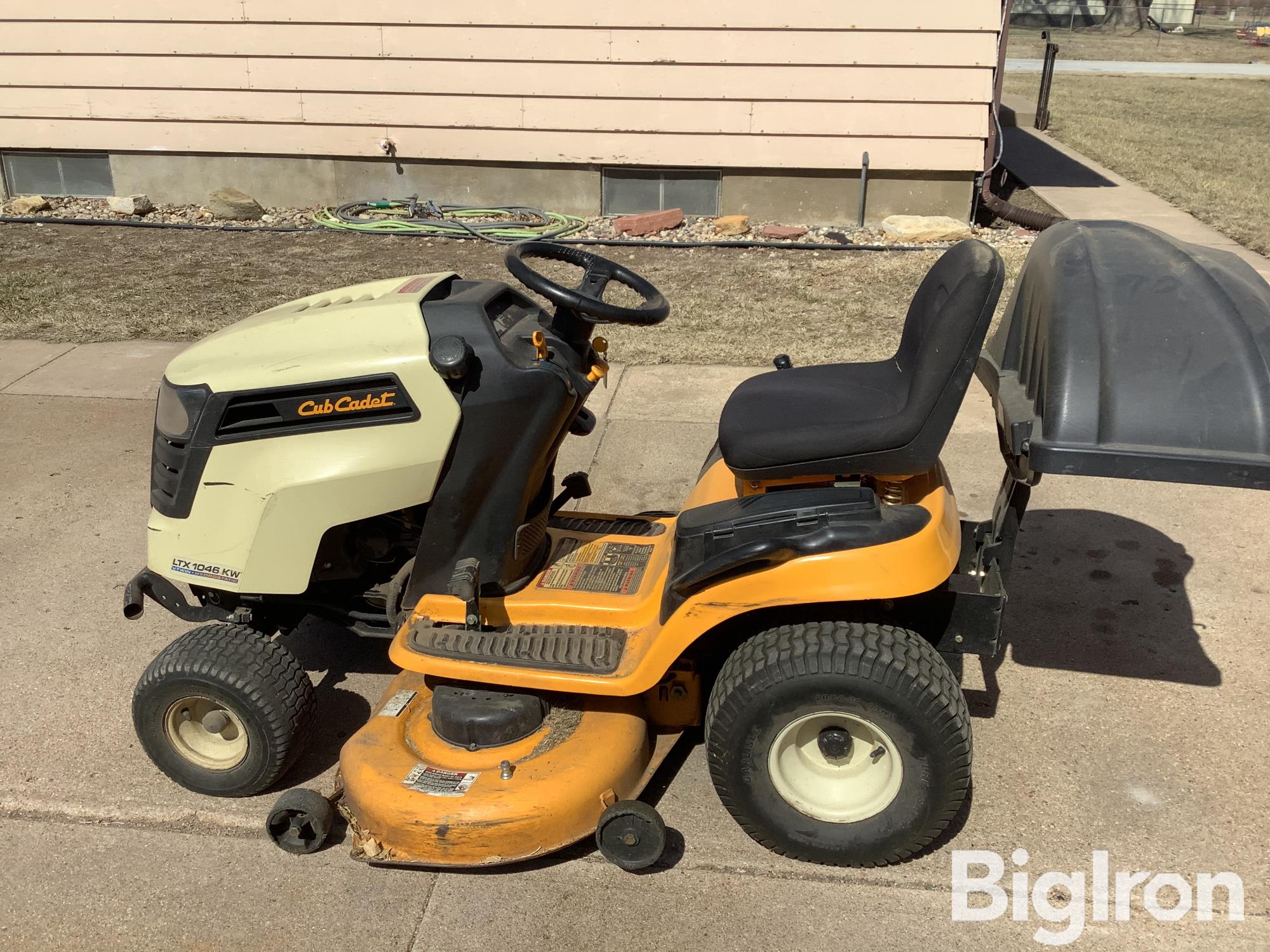 2012 Cub Cadet Ltx 1046 Kw Riding Lawn Mower Bigiron Auctions 7298