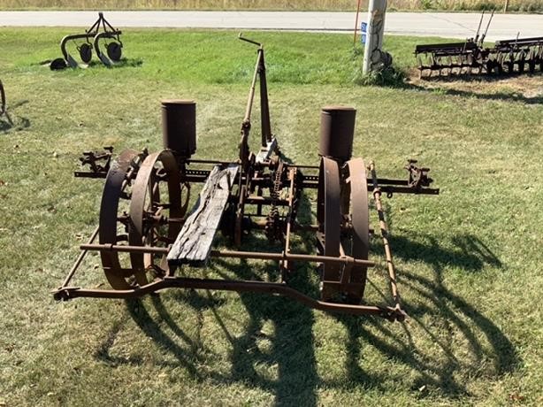 Case 2 Row Antique Planter BigIron Auctions