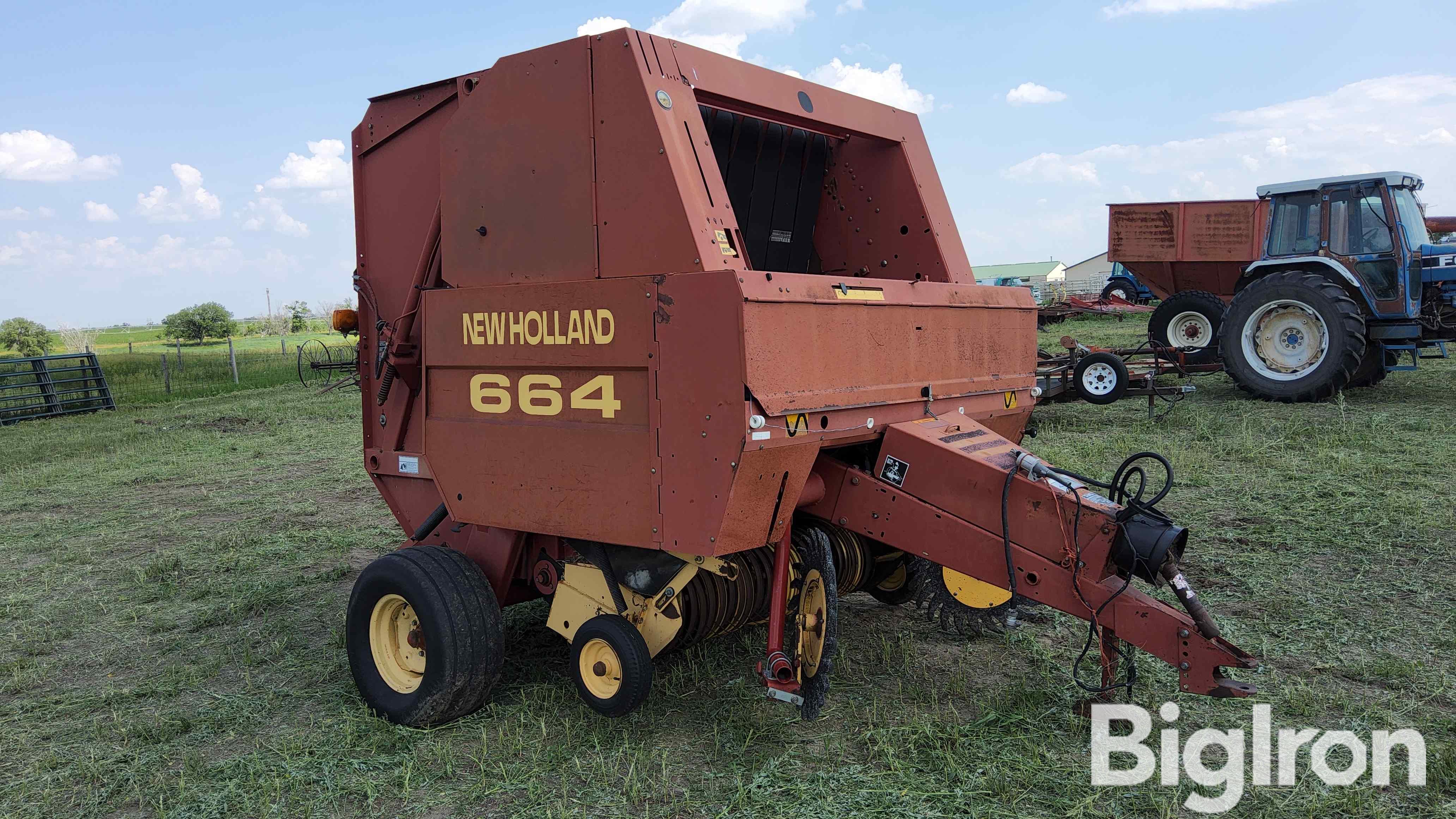 New Holland 664 Twin Round Baler BigIron Auctions   Noname 29761 0118c19b9c304b0485863426cf5bd080 