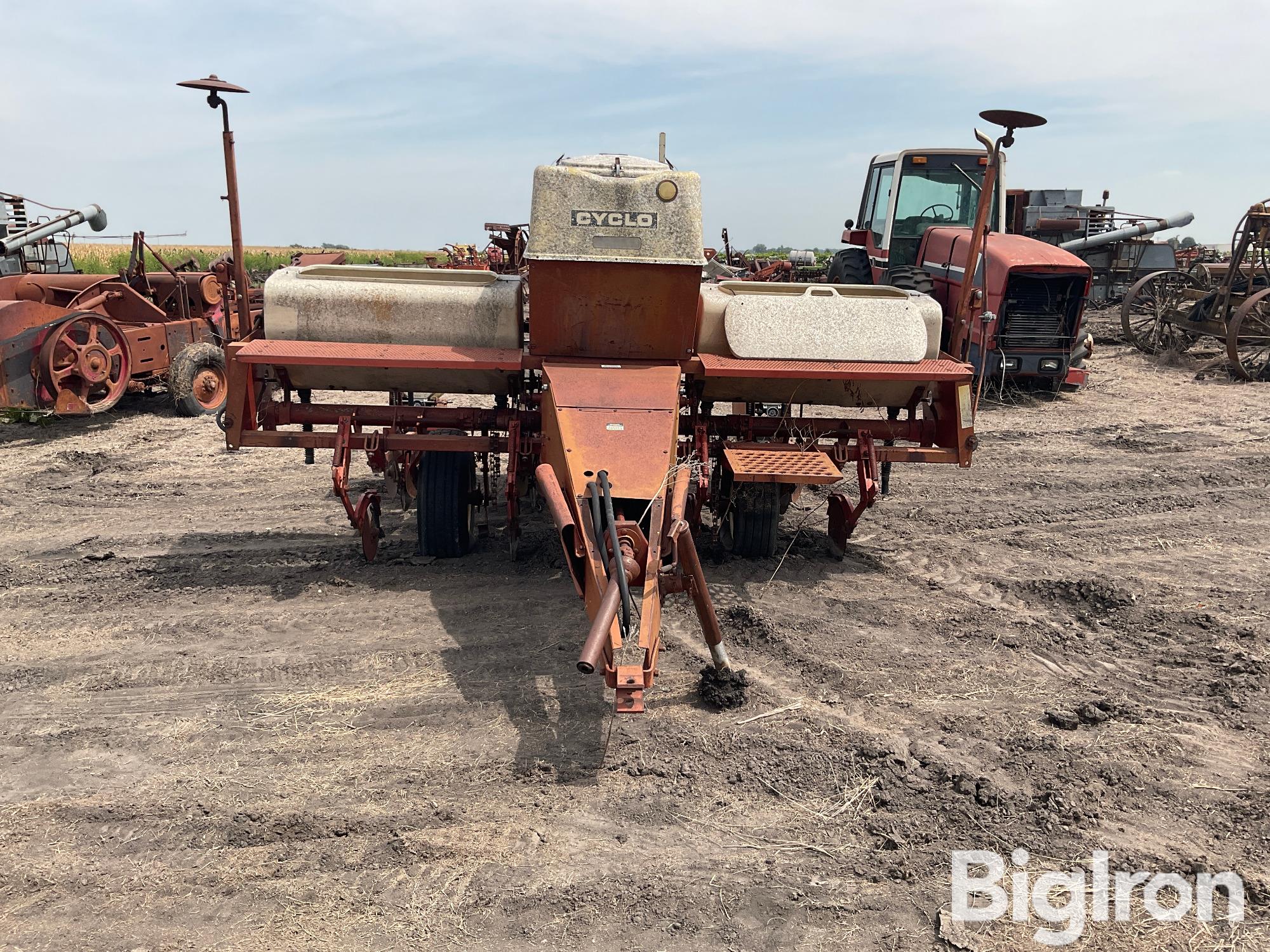 International 400 Cyclo 4R28 Row Crop Planter BigIron Auctions   International400cyclo4r28rowcropplanter A21cb49830594b4389137ad0ca12f433 