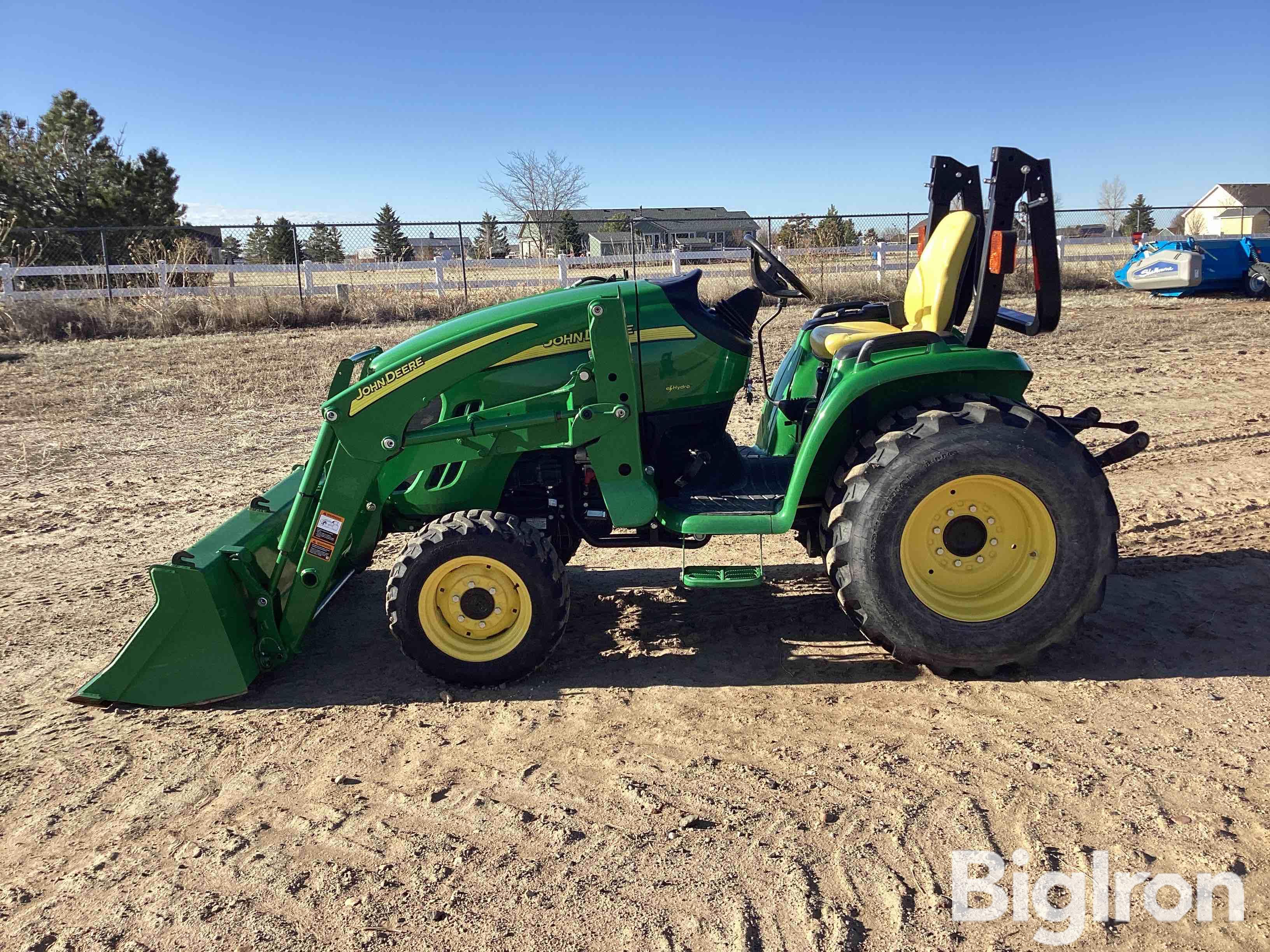 2013 John Deere 3520 Mfwd Compact Utility Tractor Wloader Bigiron Auctions 7724