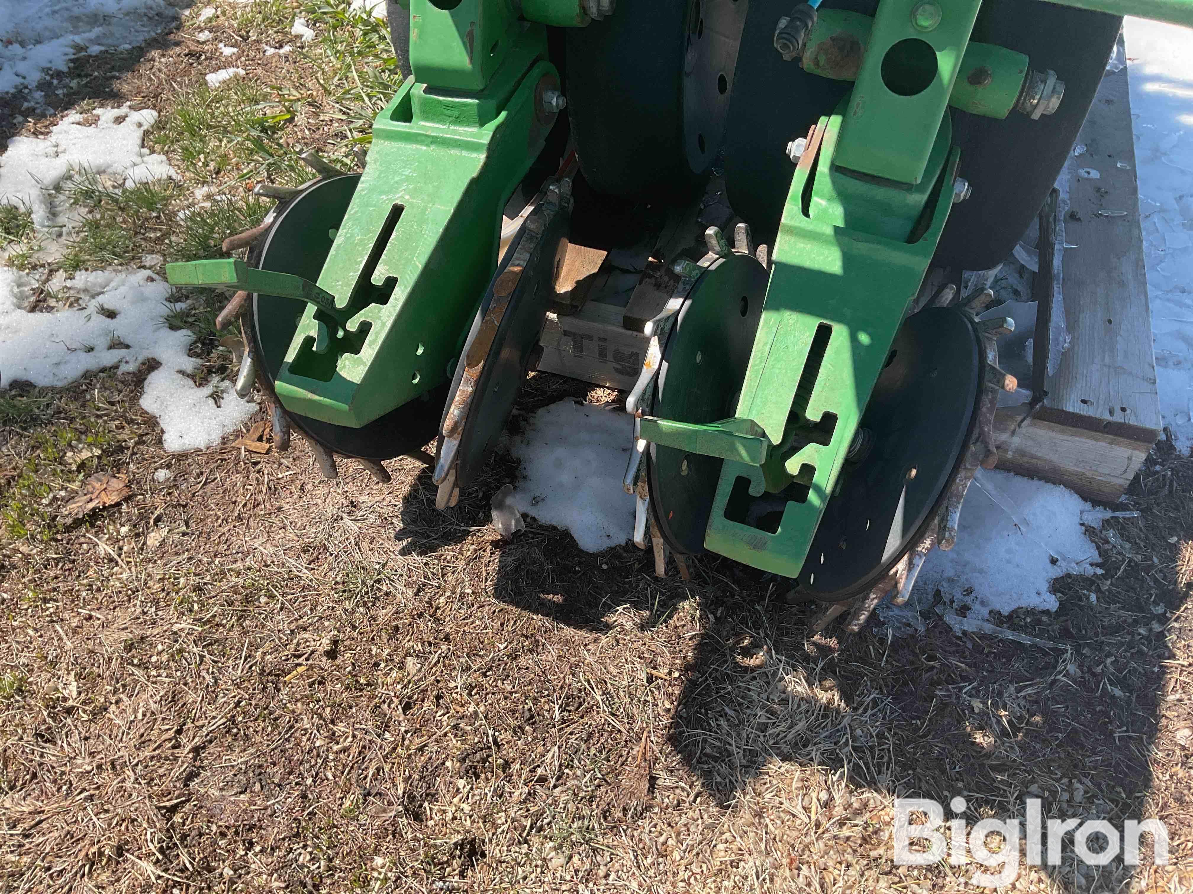 John Deere Max Emerge Planter Units BigIron Auctions