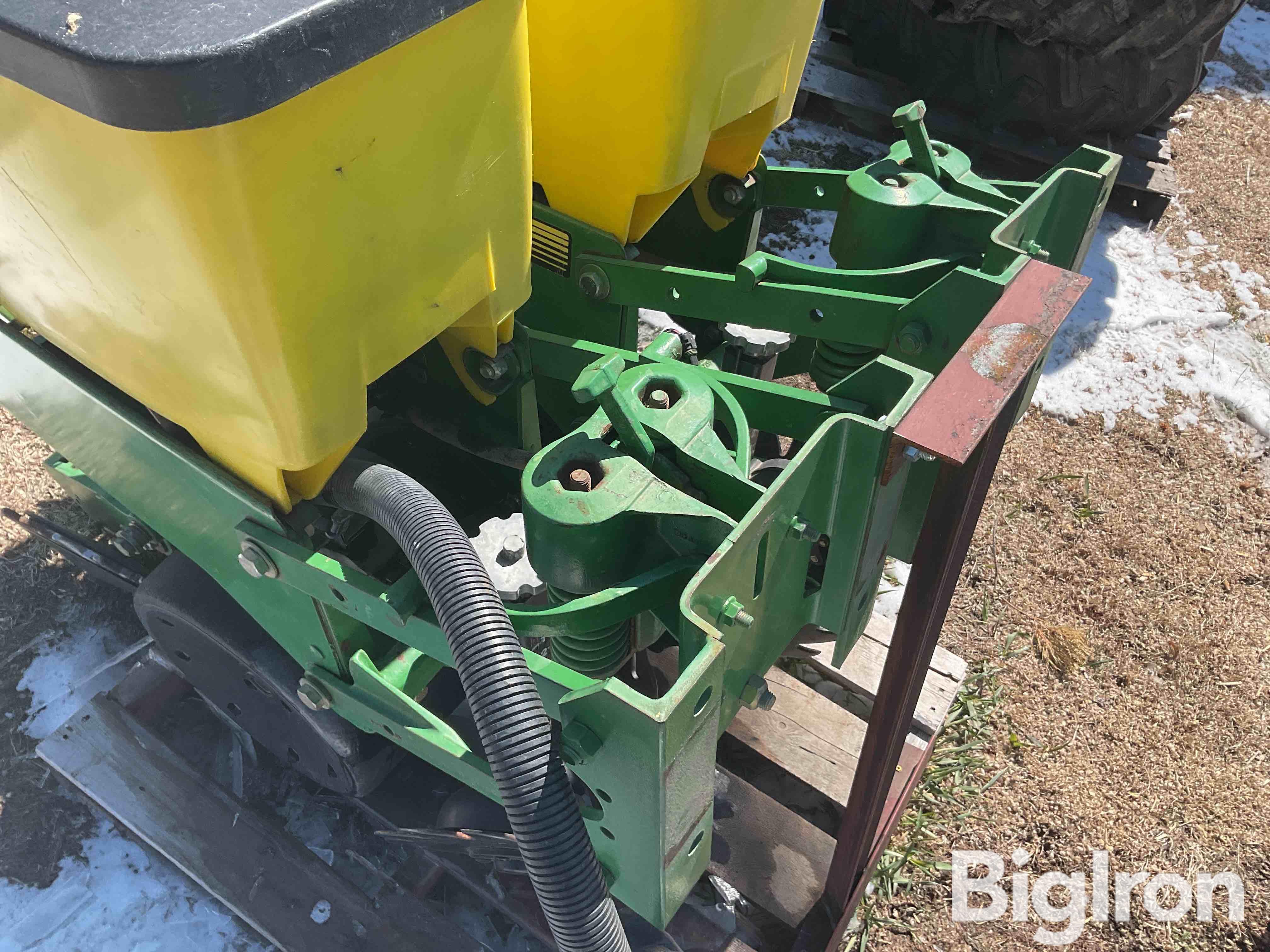 John Deere Max Emerge Planter Units Bigiron Auctions