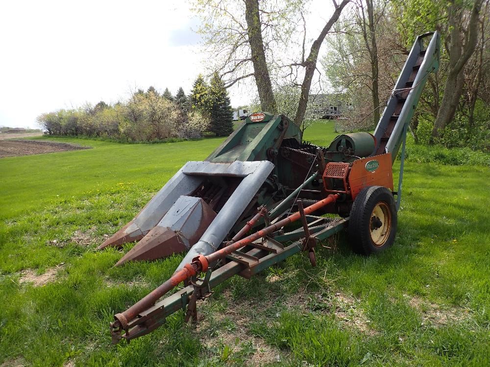 New Idea 324 2-Row Corn Picker BigIron Auctions