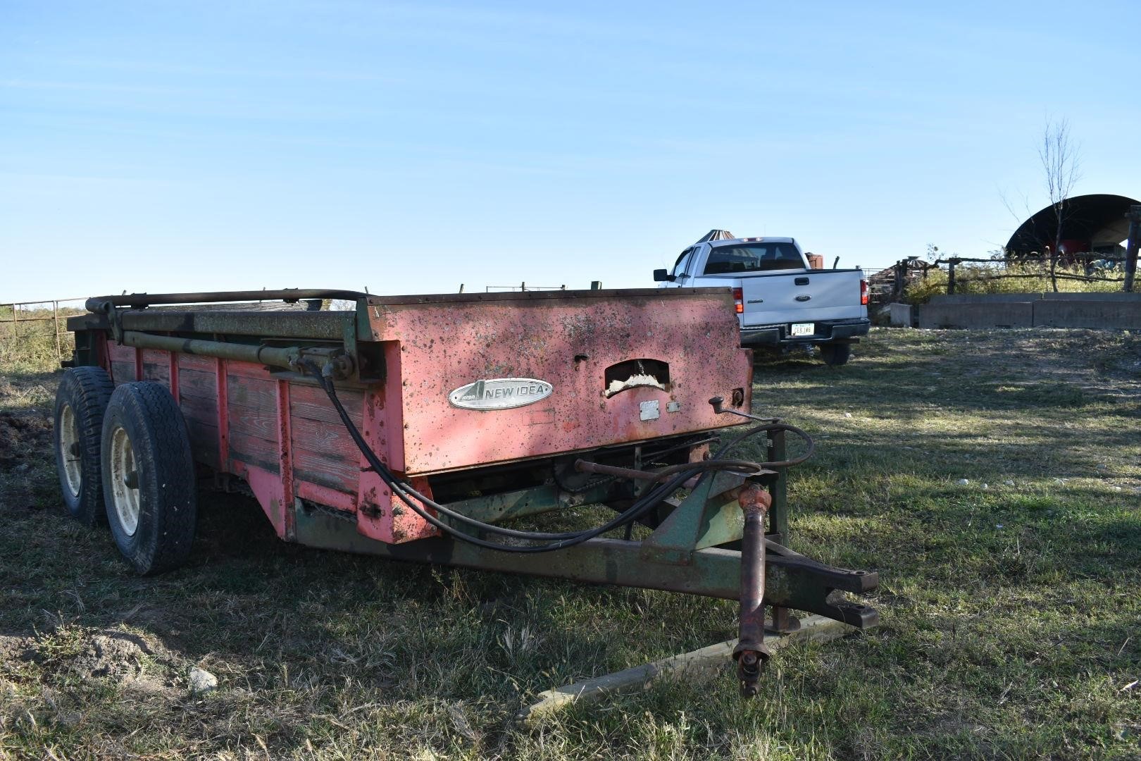 New Idea 218 T A Manure Spreader BigIron Auctions   Newidea218manurespreader 985a3efef40c47dca8e73d18538317a8 