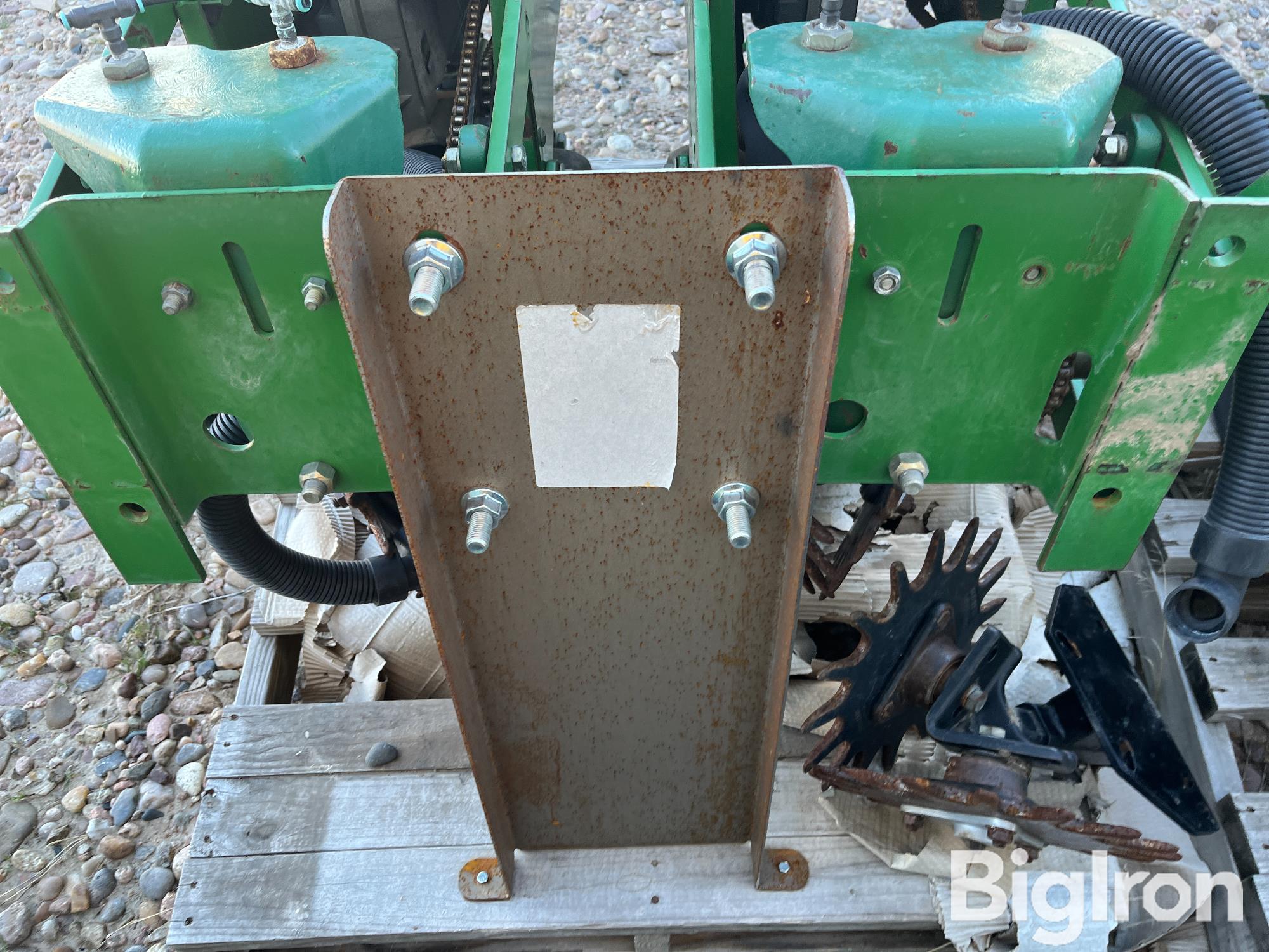 John Deere 1720 Maxemerge Plus Vacumeter Planter Units Bigiron Auctions 5283