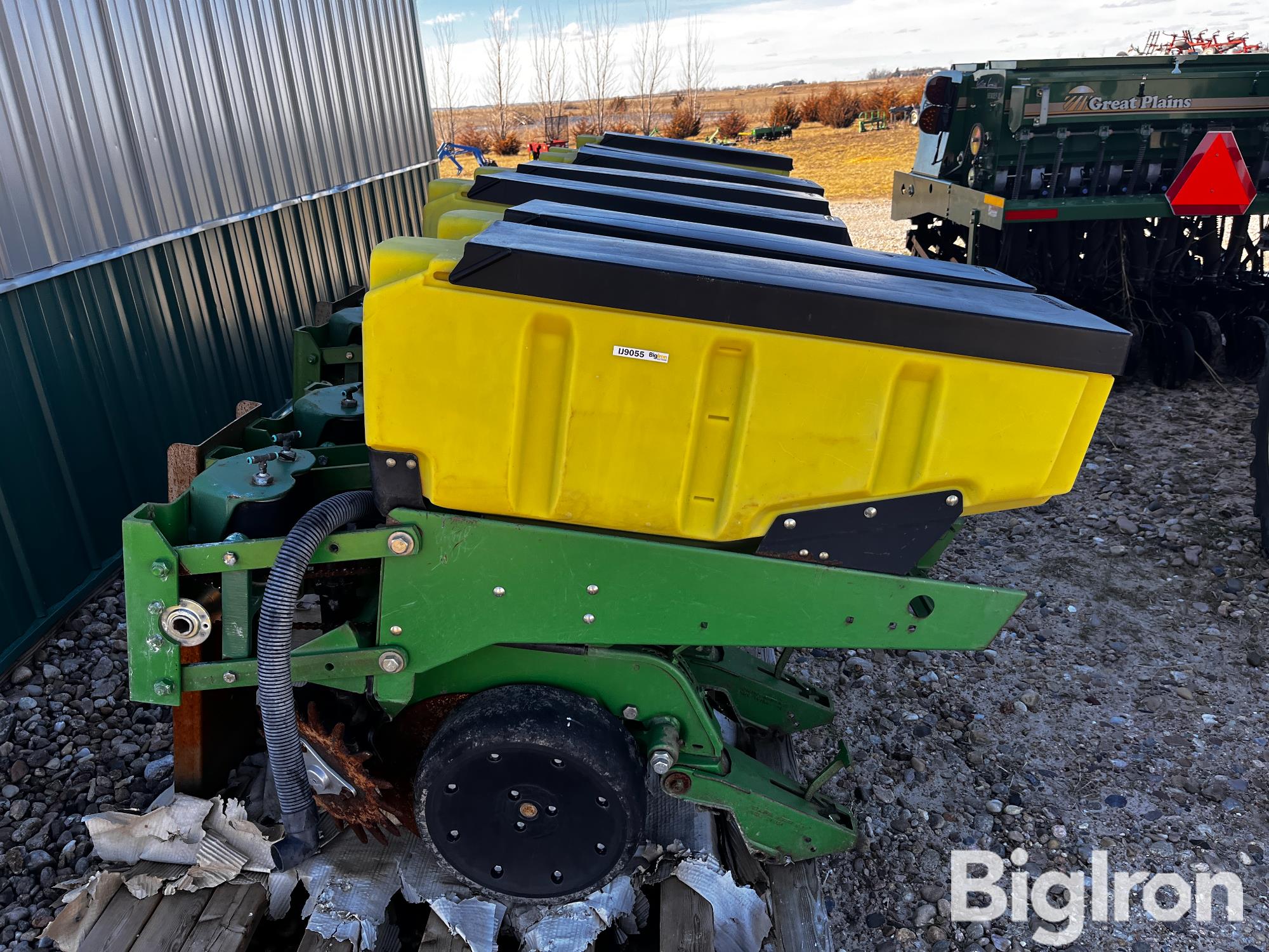 John Deere 1720 Maxemerge Plus Vacumeter Planter Units Bigiron Auctions 6703