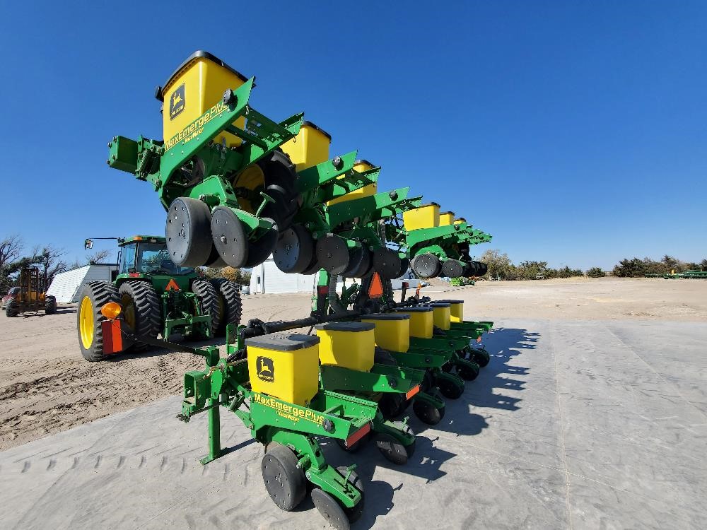 2000 John Deere 1720 Maxemerge Plus 12r30 Planter Bigiron Auctions 9115