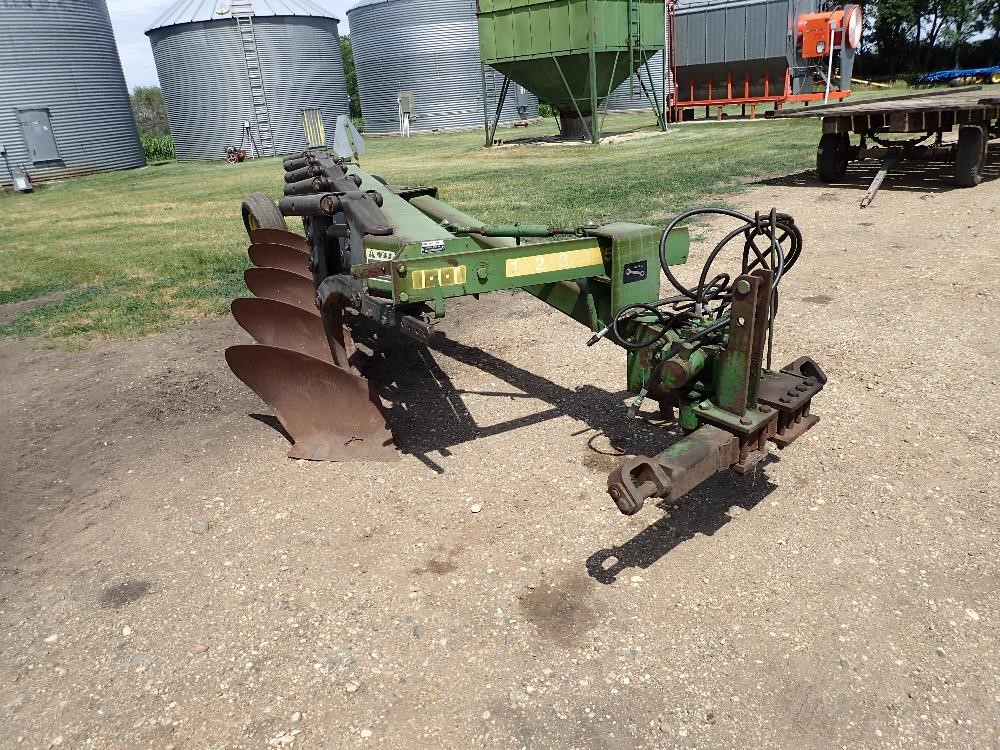 John Deere 2800 5 Bottom Auto Reset Moldboard Plow BigIron Auctions