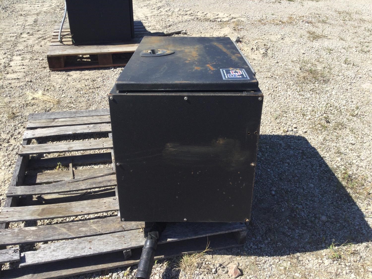 Rc Box E1822-17-18 Lb Toolbox W Hose Reel Bigiron Auctions