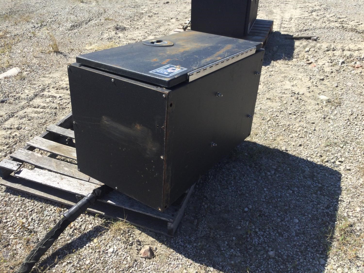 RC Box E1822-17-18 LB Toolbox W/Hose Reel BigIron Auctions