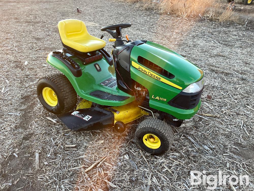 John deere discount la105 riding mower