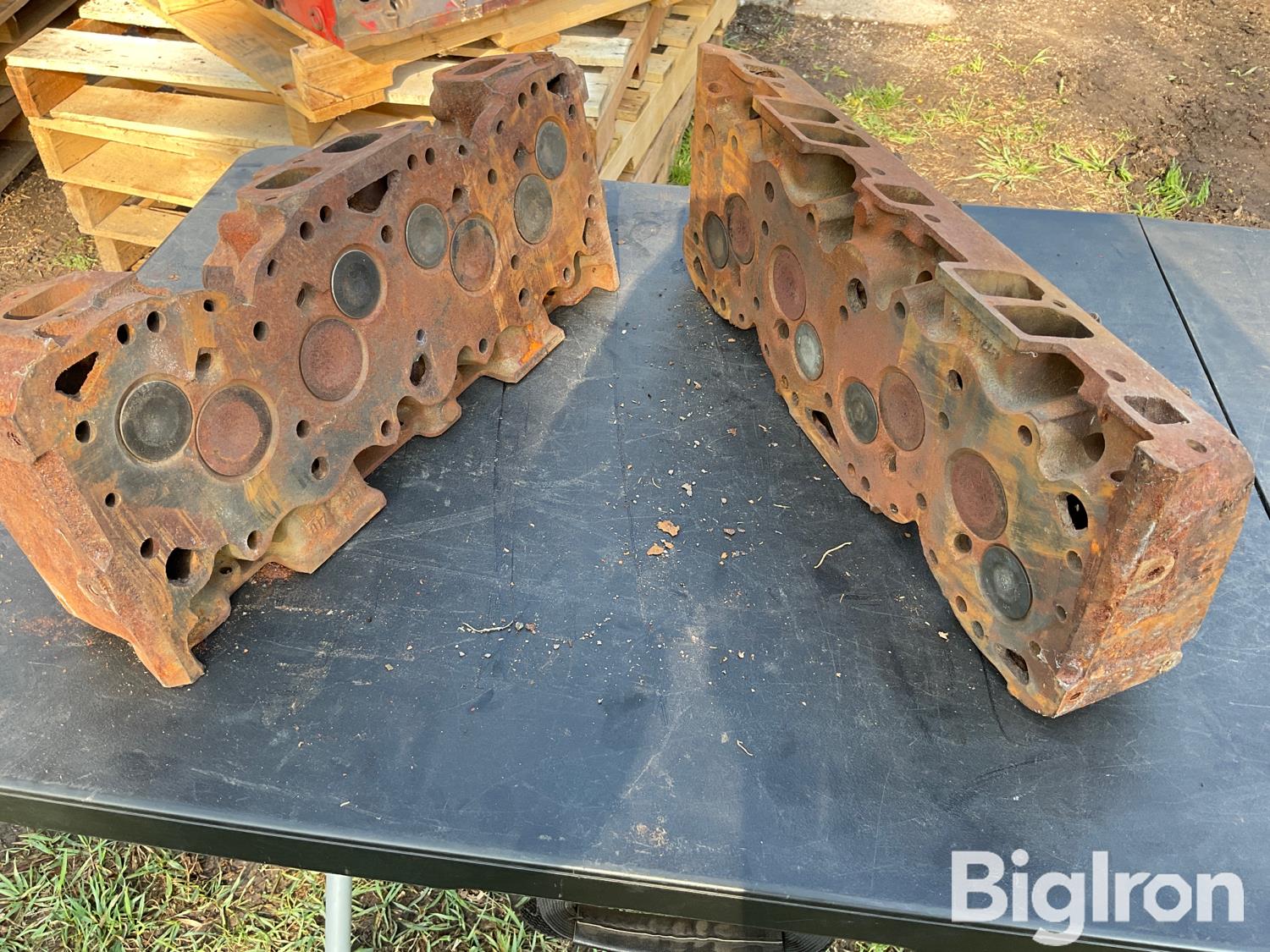 1963 65 Chevrolet 409 Cylinder Heads Bigiron Auctions 4228