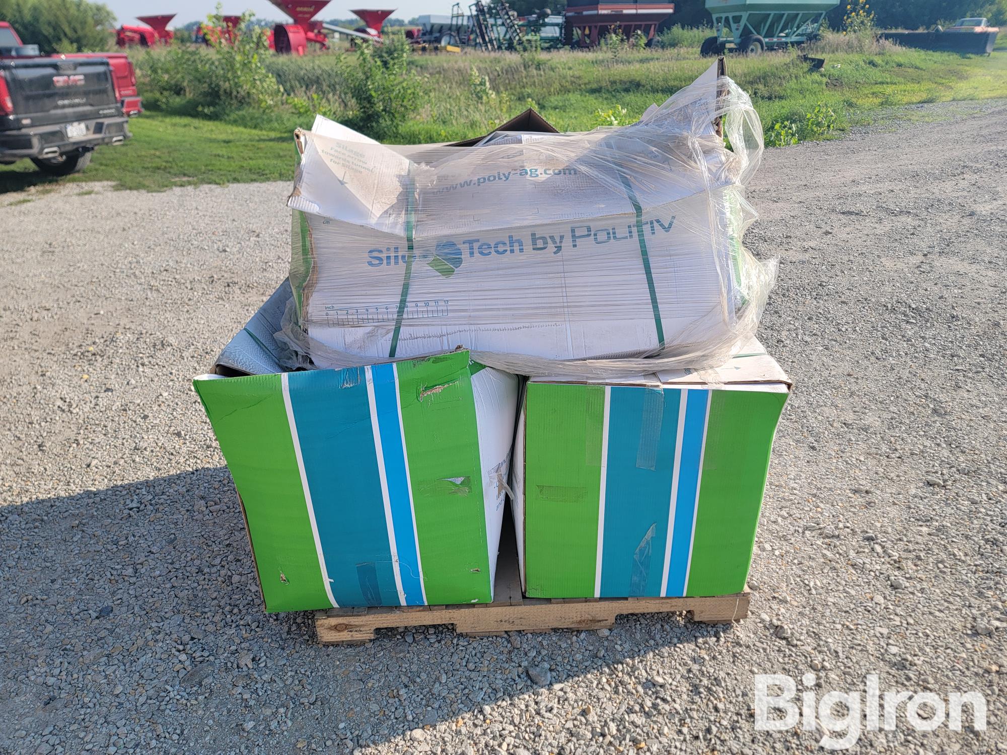 SHOULD YOU BE CONSIDERING SILAGE BAGS? Bagged Silage vs. Silage Bunkers &  Piles | UNL Beef