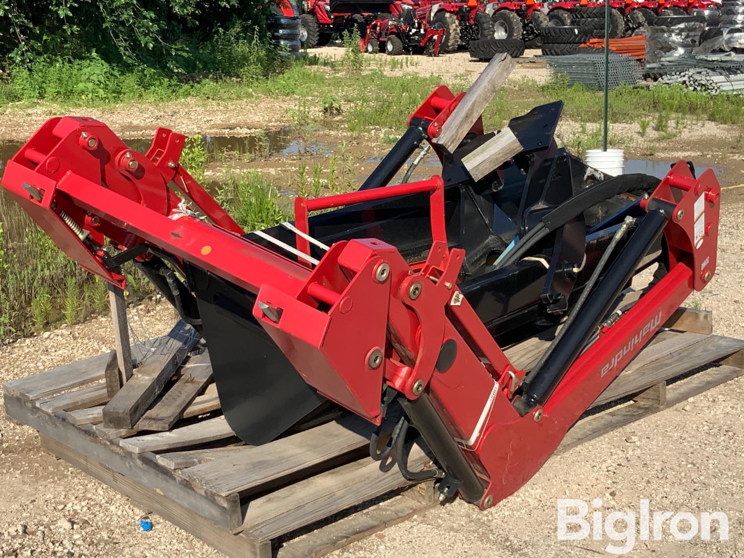 Mahindra 2665CL Front Loader w/ 80