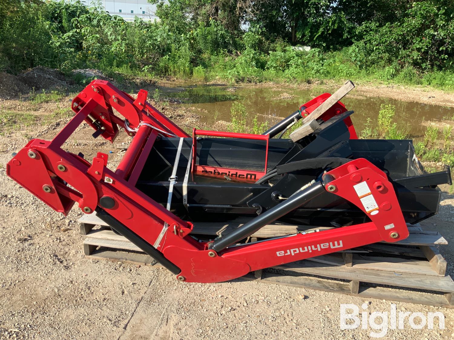 Mahindra 2665CL Front Loader w/ 80