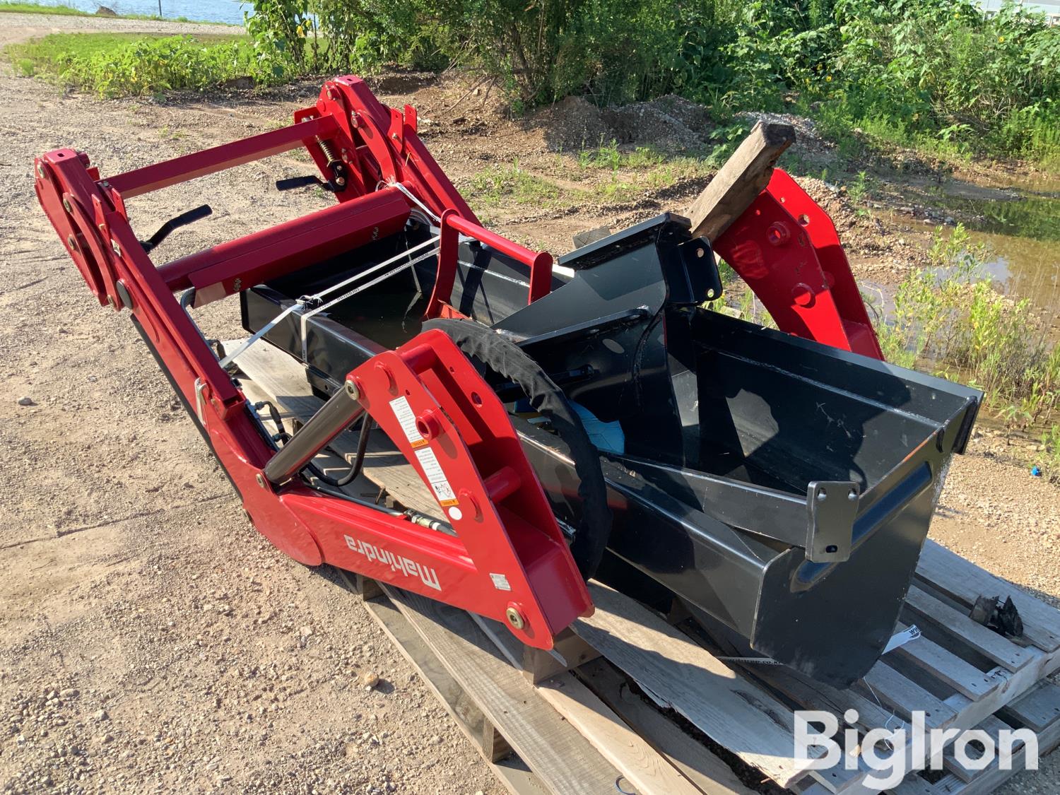 Mahindra 2665cl Front Loader W  80