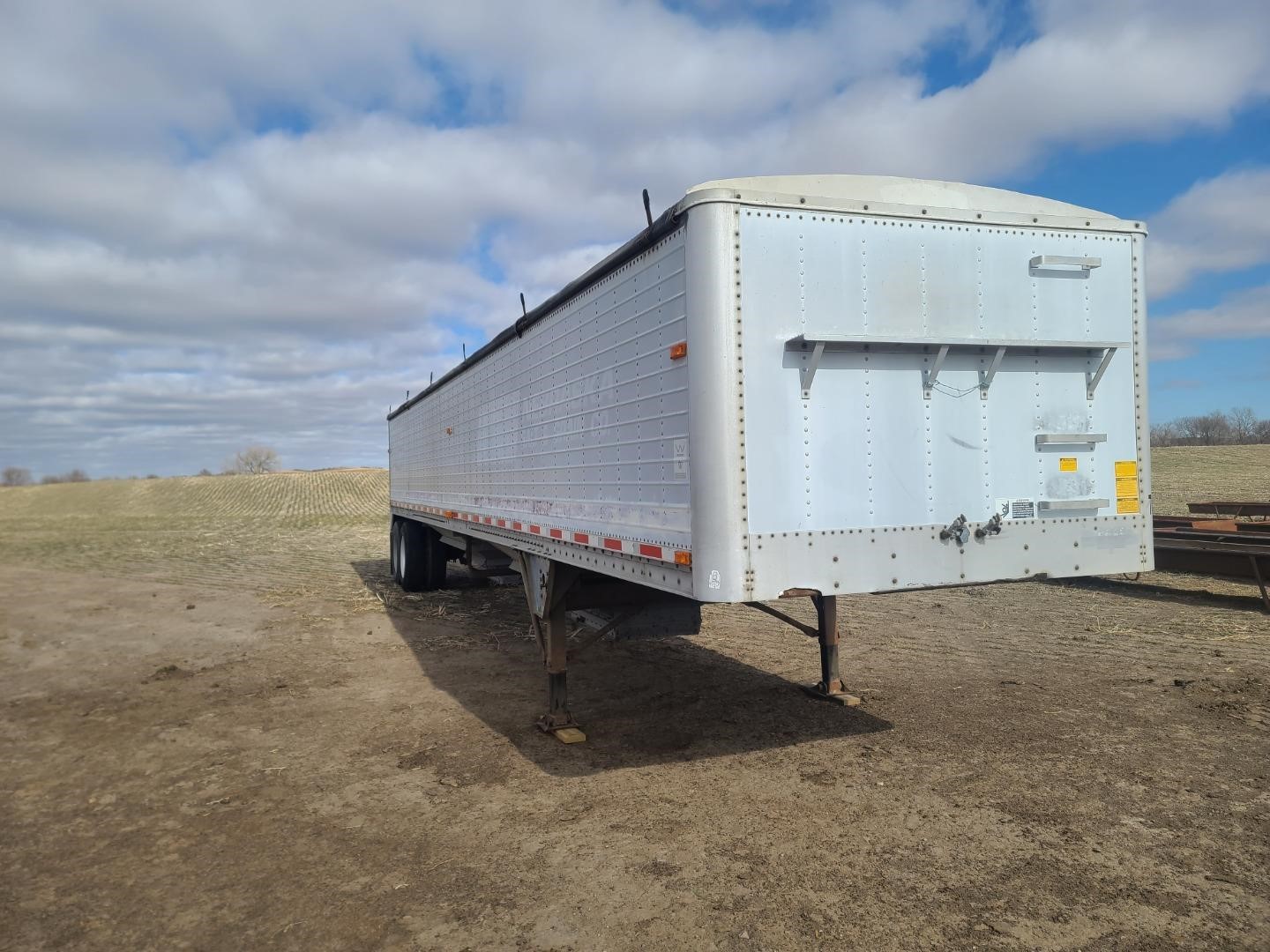 1989 Wilson DWH-200 T/A Aluminum Hopper Grain Trailer BigIron Auctions