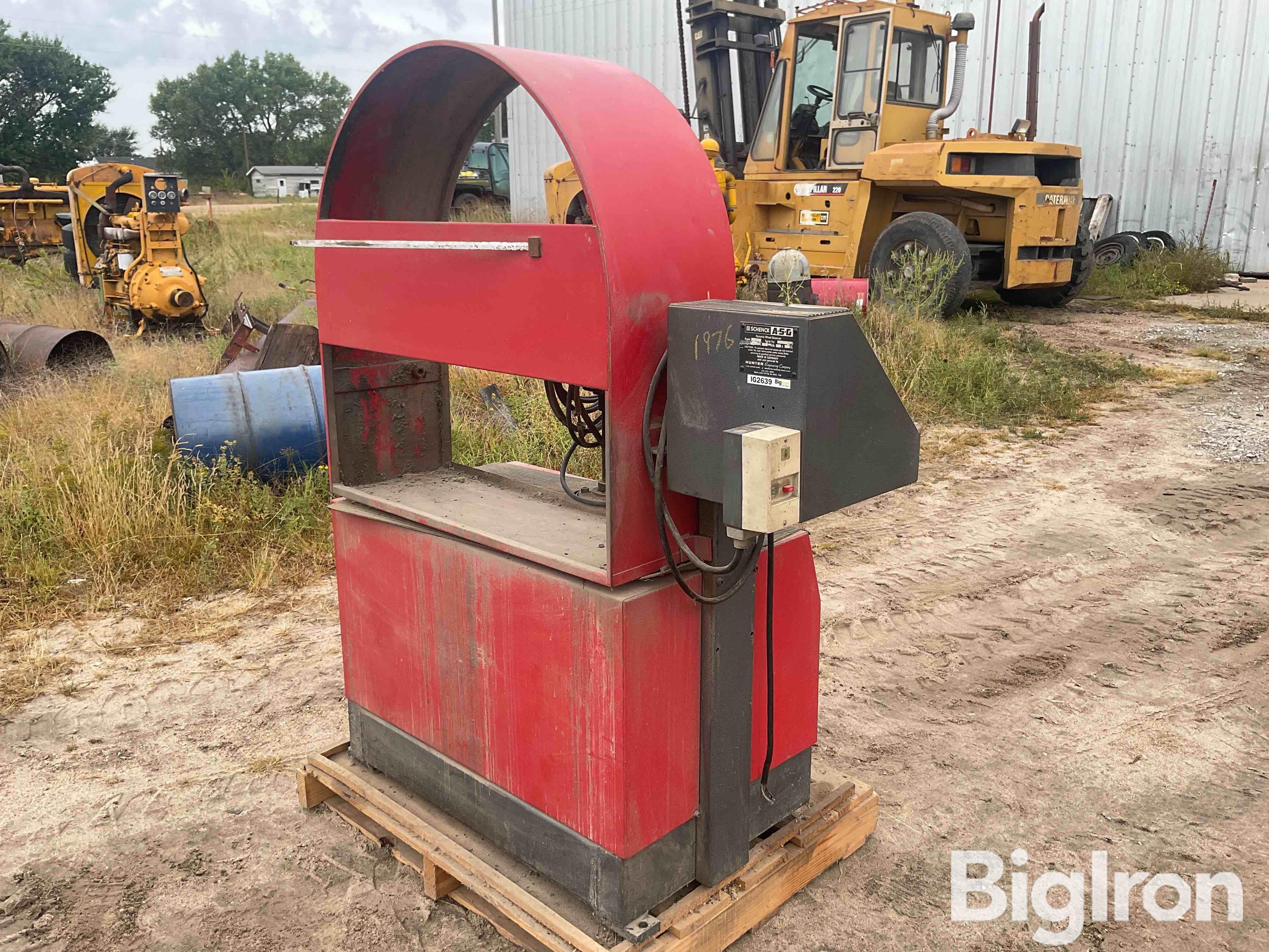 Hunter Tire Machine BigIron Auctions   Huntertiremachine 90c5182c9165468f95dafd4c90315b4f 