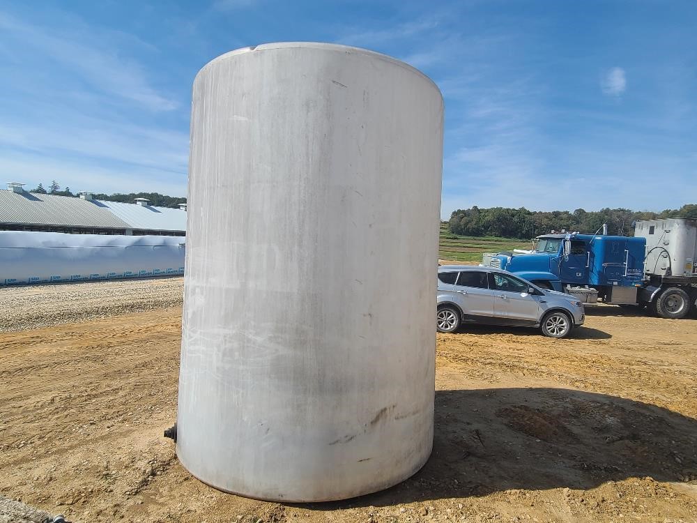 5,000 Gallon Vertical Poly Tank BigIron Auctions