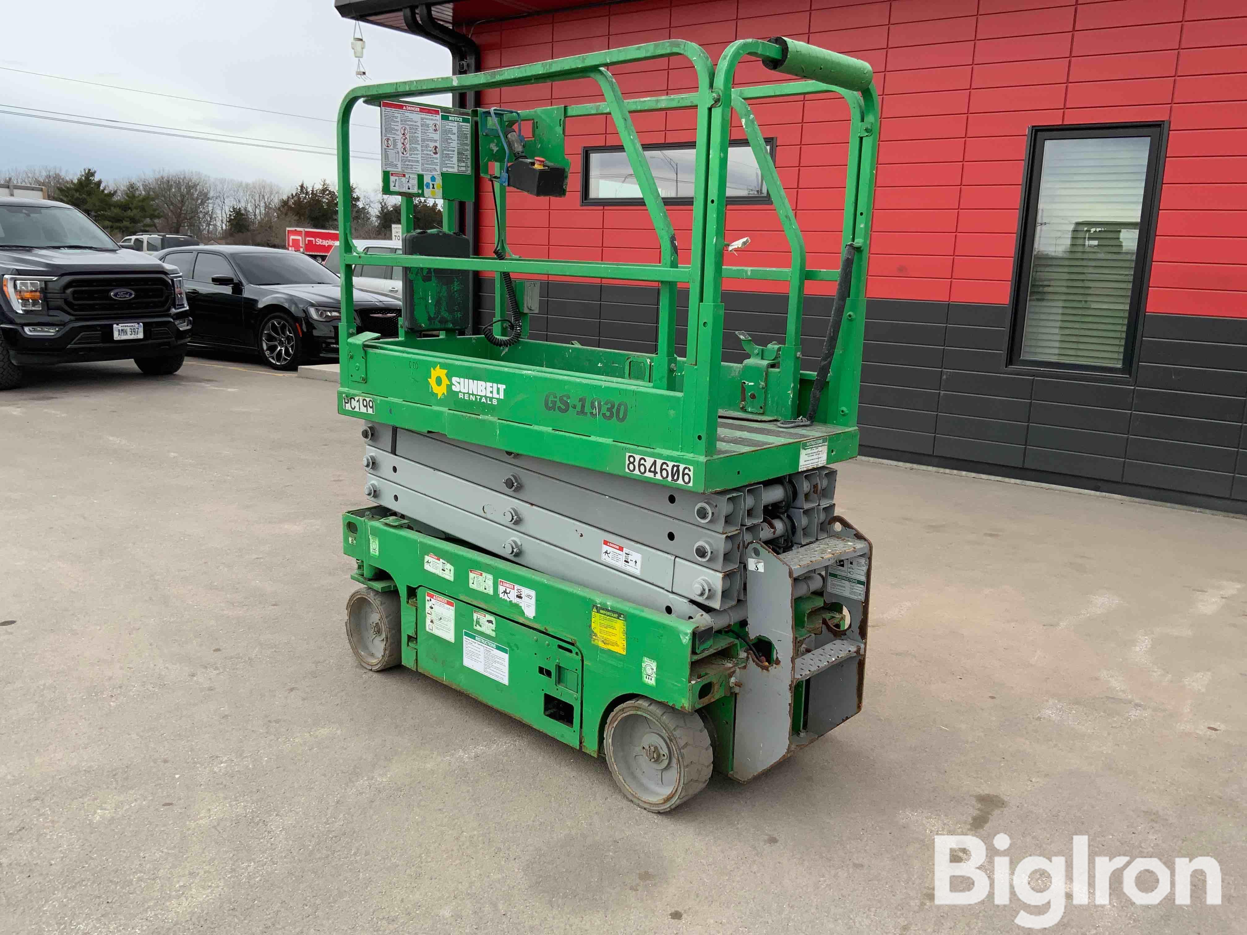 Genie GS-1930 Electric Self-Propelled Scissor Lift BigIron Auctions