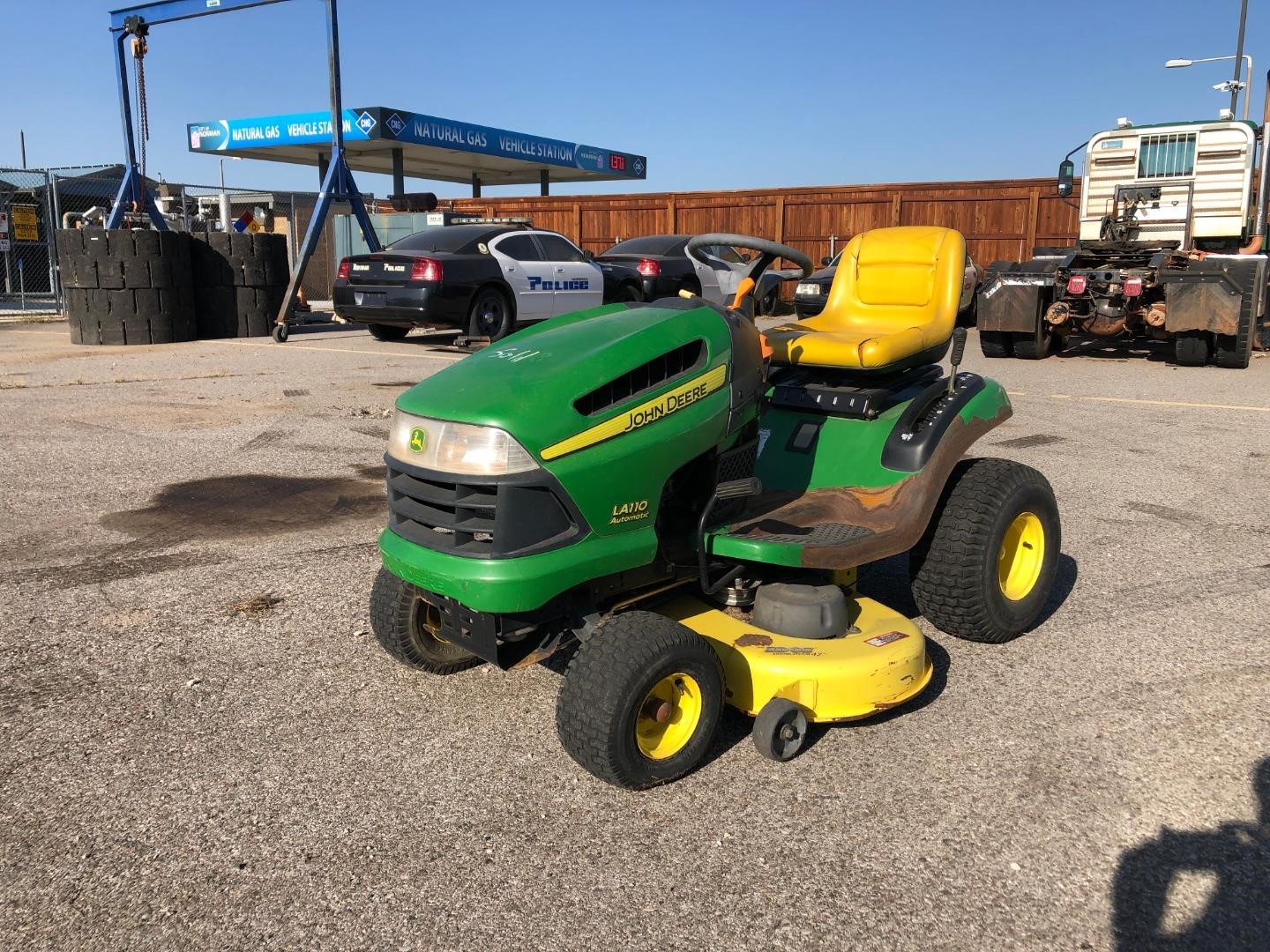 john deere la110 riding mower