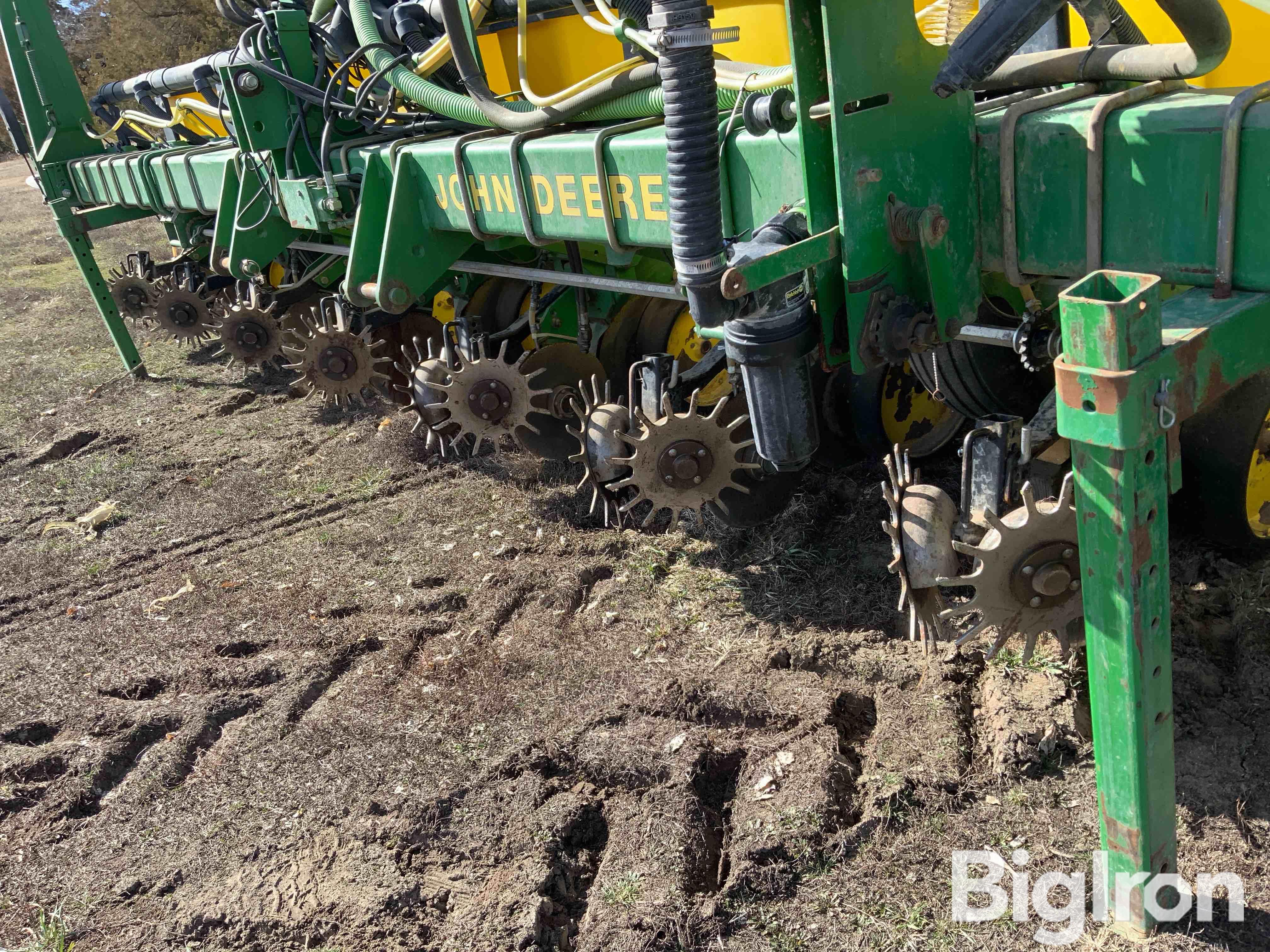 John Deere 7300 8r30 3 Pt Planter Bigiron Auctions 0959