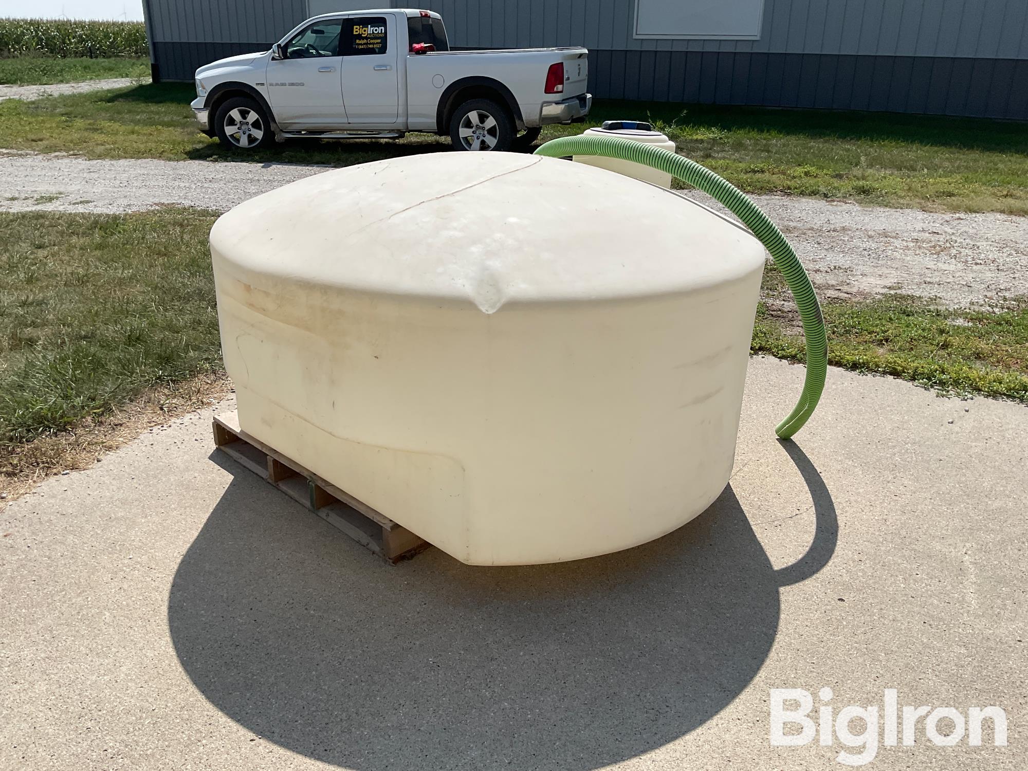 425 Gal Water Transfer Tank BigIron Auctions   Watertransfertank 2 8e903e17074c4dcc98cc59bc762136e5 