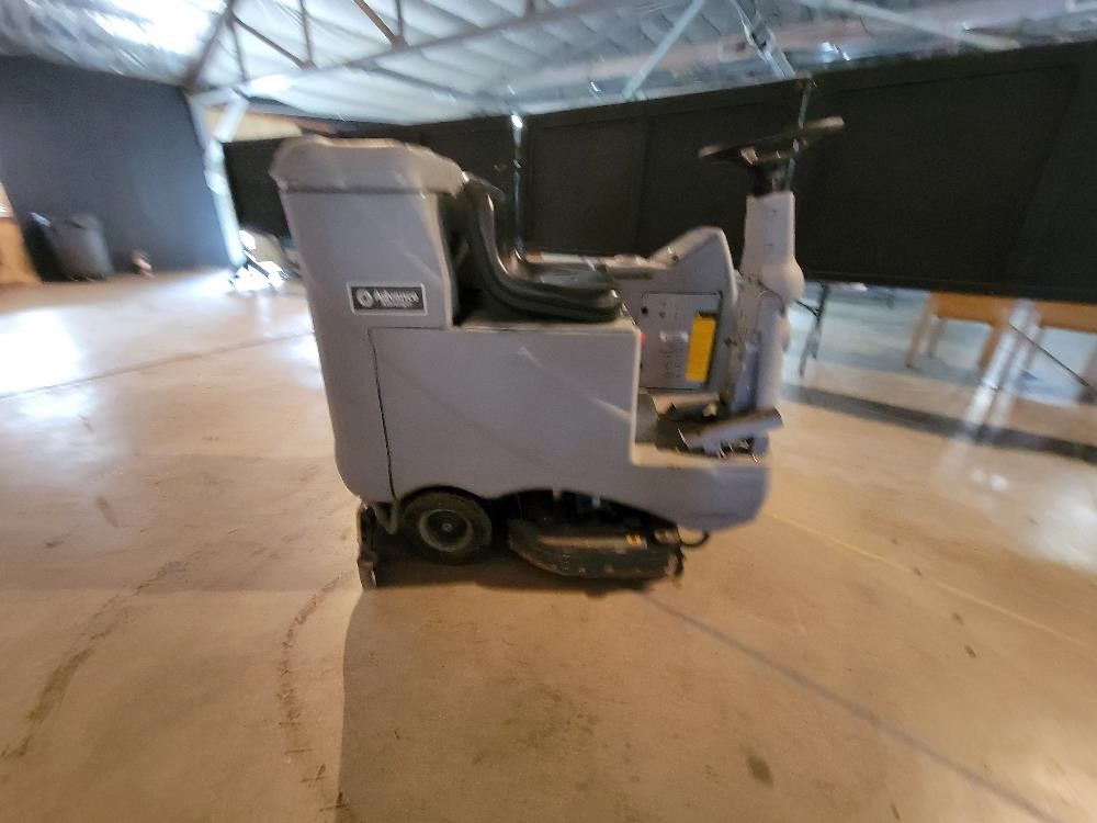 Nilfisk Advance Advenger 2810d Self-propelled Floor Scrubber Bigiron 