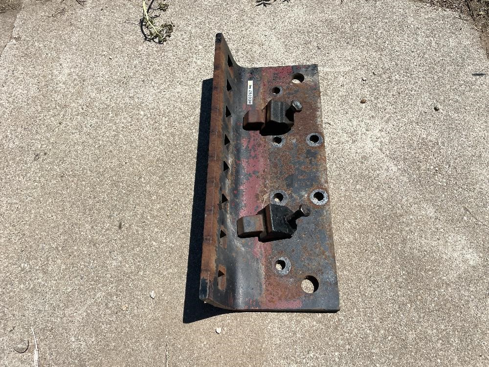 Allis-Chalmers 7000 Series Weight Bracket & Locks BigIron Auctions