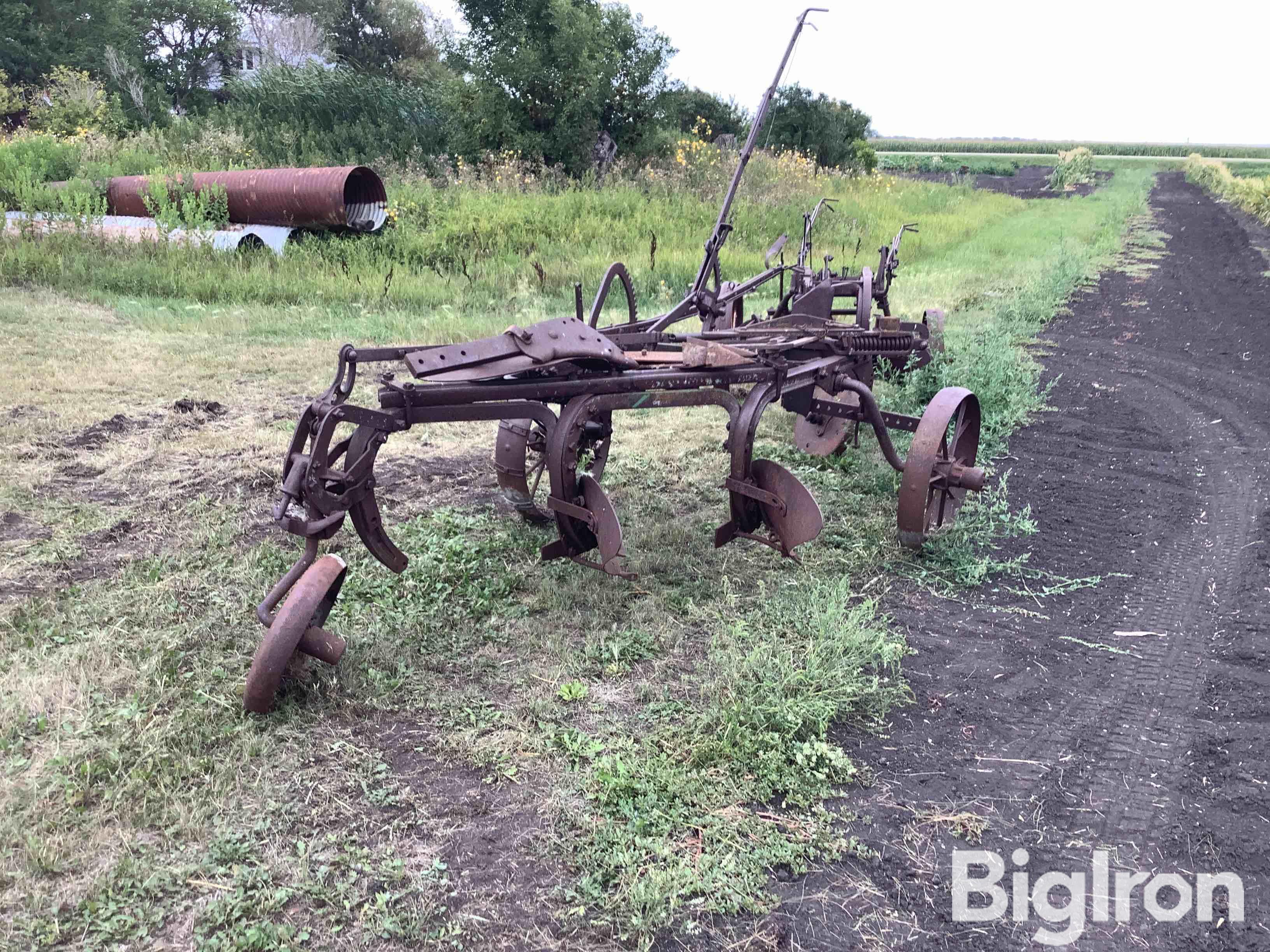 John Deere 2 Bottom Moldboard Plow Bigiron Auctions 8597