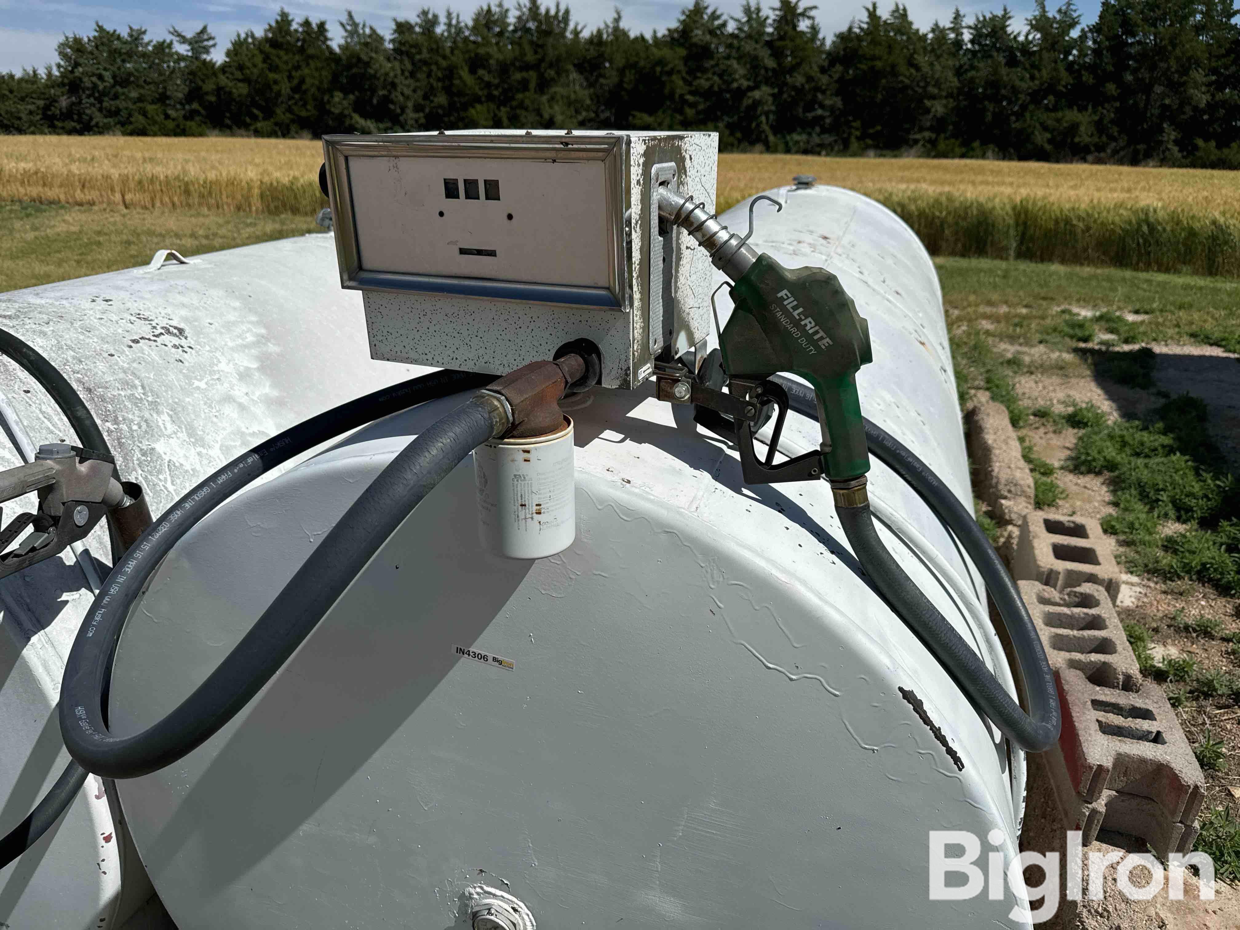 1000 Gallon Fuel Tank W Pump Bigiron Auctions