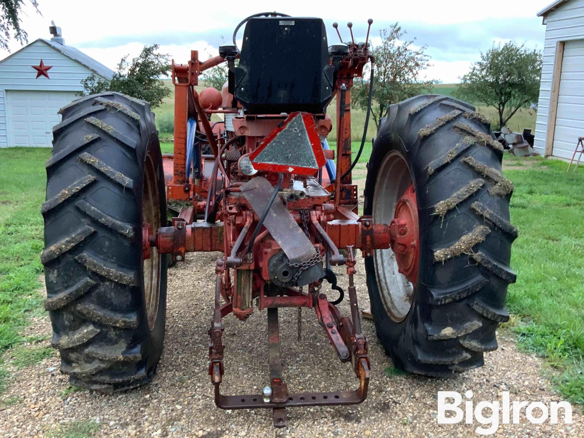 1962 Farmall 560 2WD Tractor W/DU-AL Loader BigIron Auctions