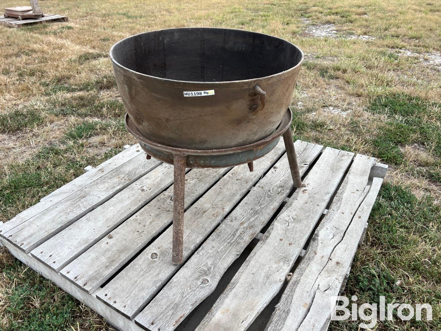 Old 25 Gallon Cast Iron Pot BigIron Auctions