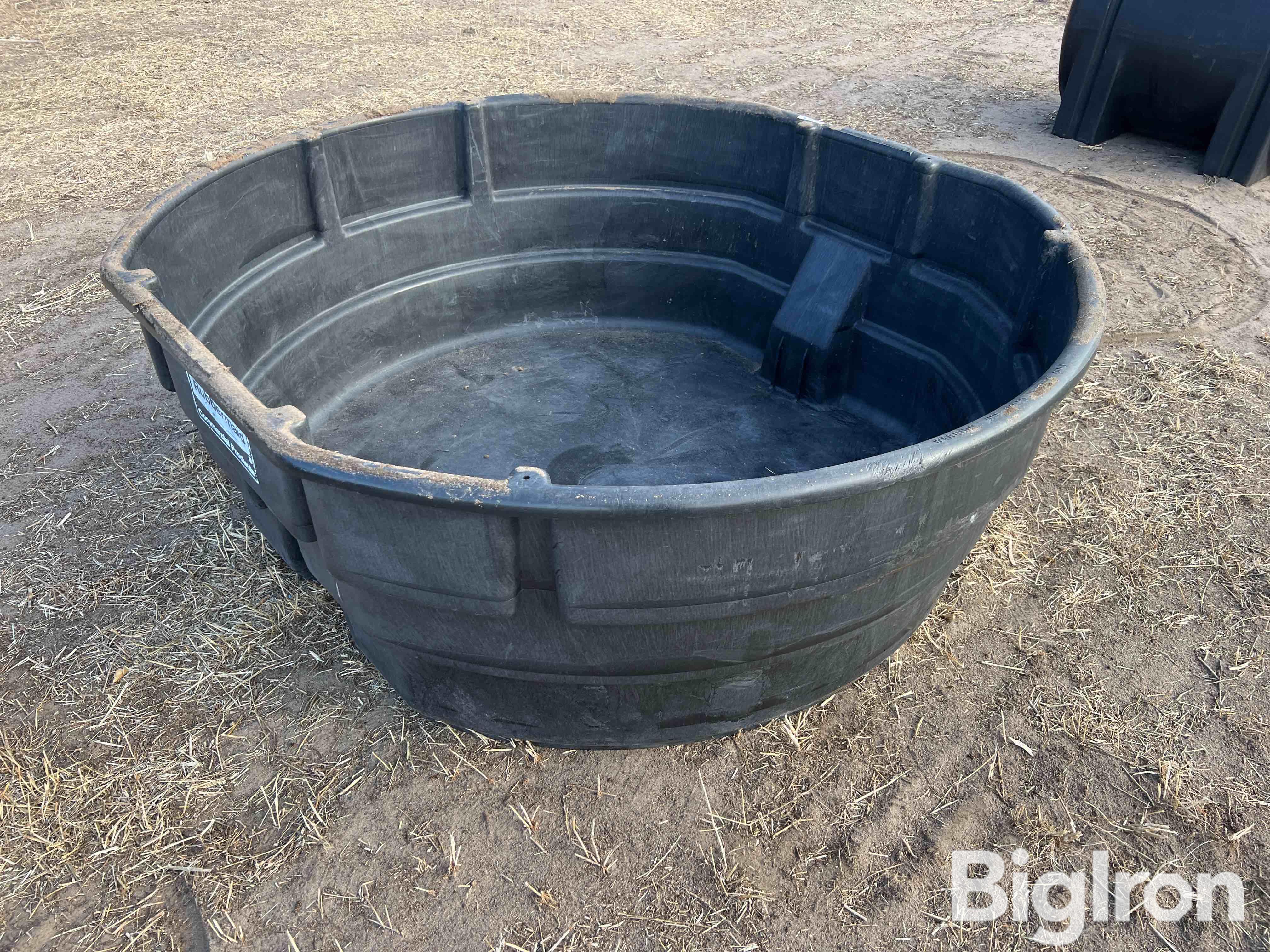 Lot 4 Rubbermaid 300 gallon water tank - Swico Auctions