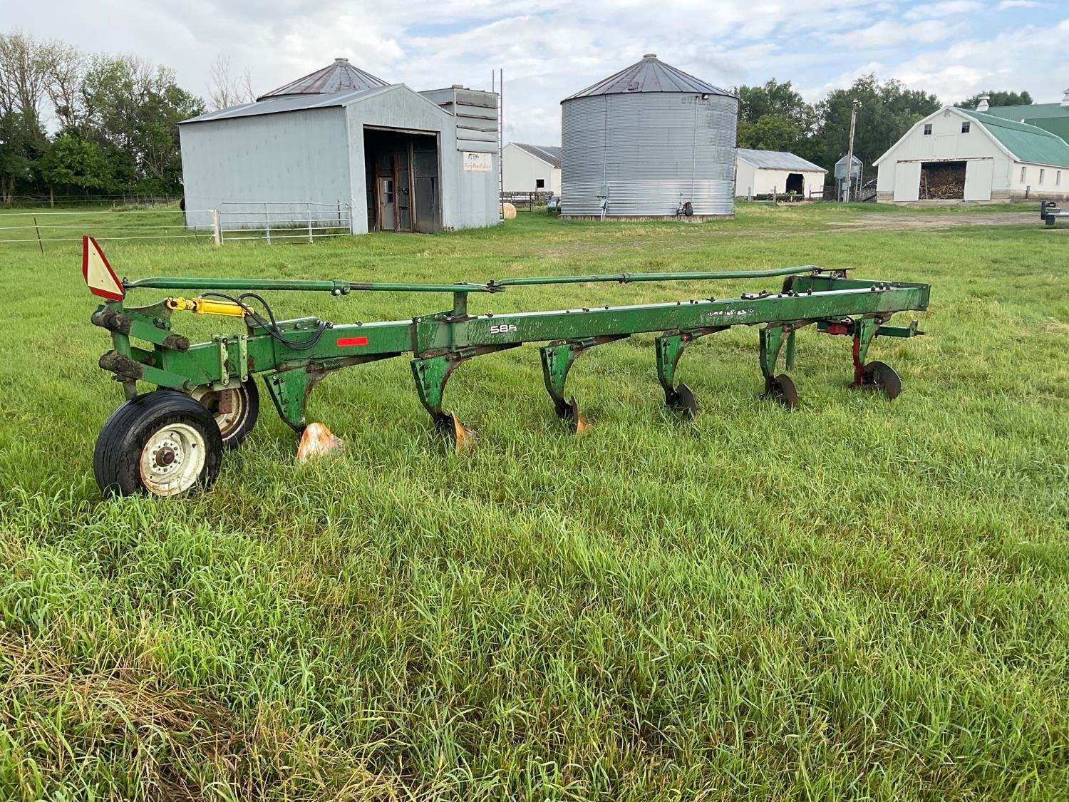 Oliver 588 6 Bottom Moldboard Plow BigIron Auctions