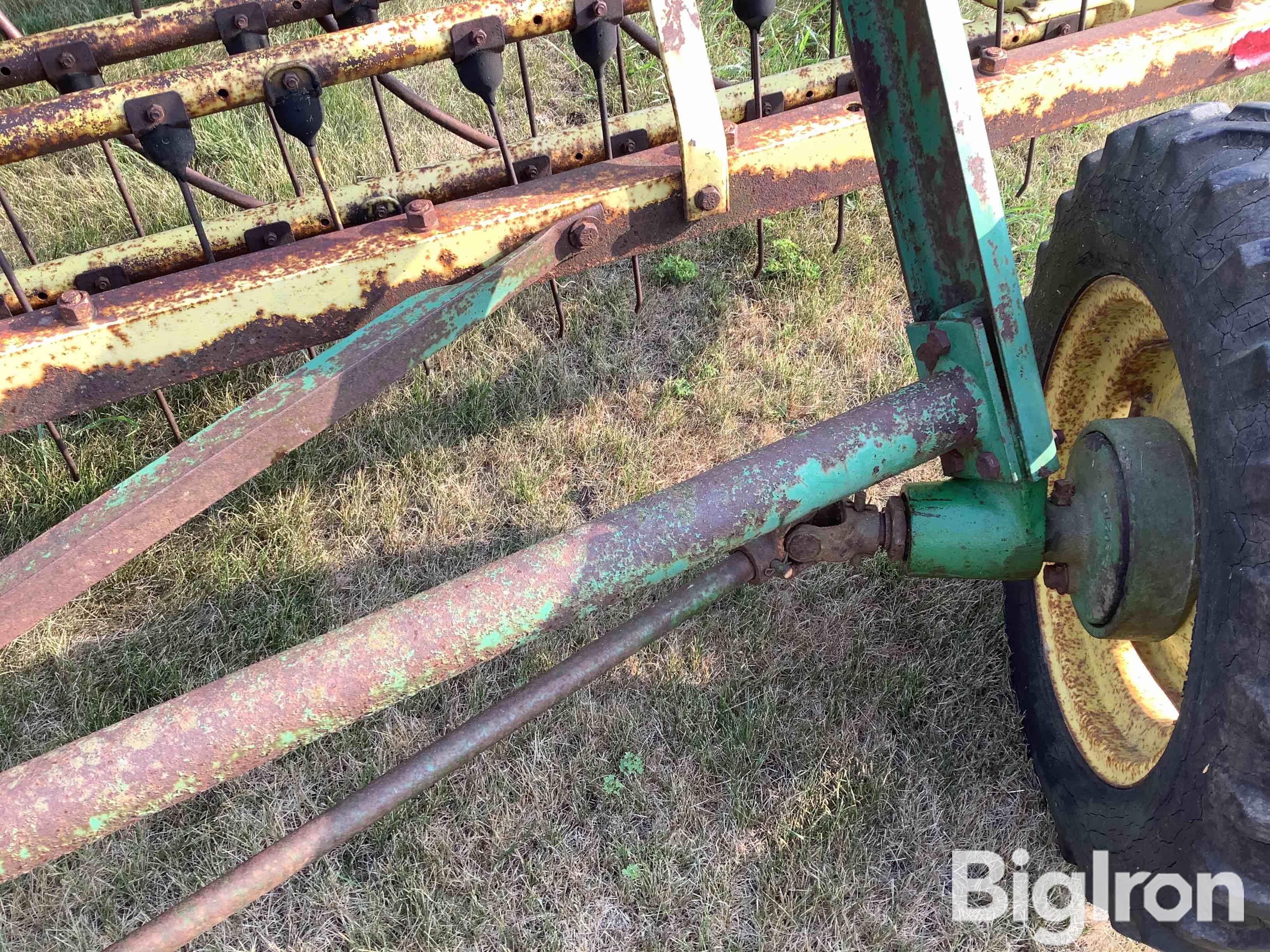 John Deere 660 Bar Hay Rake Bigiron Auctions 6924