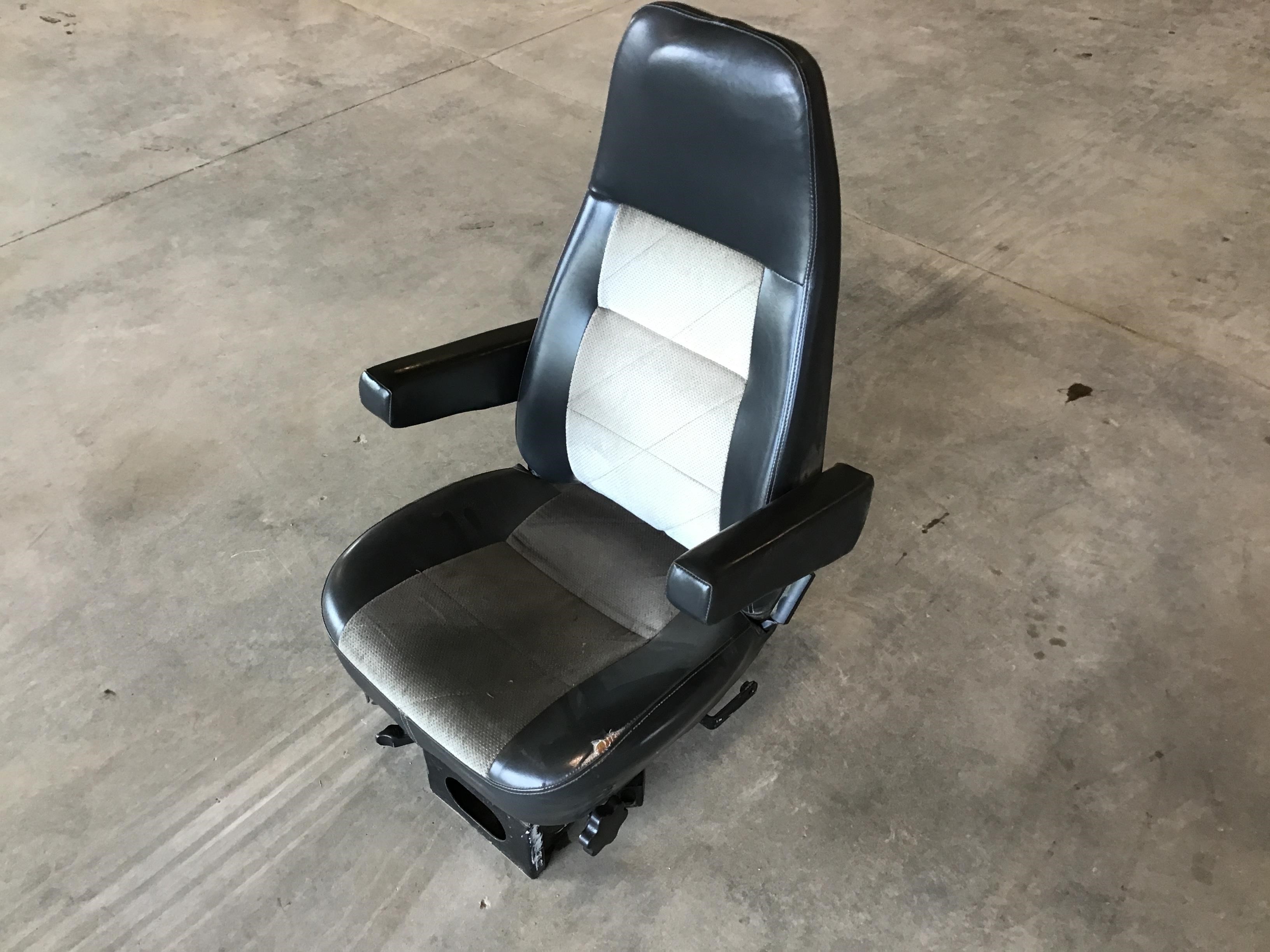 Elite Truck Tractor Air Ride Seats BigIron Auctions