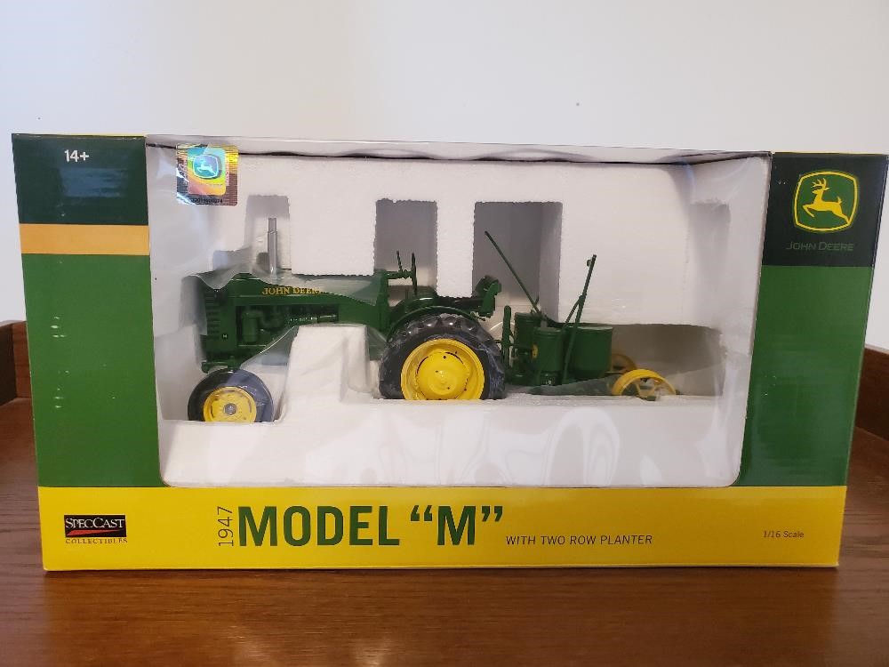 SpecCast  1:16 Diecast Highly Detailed 1947 John Deere M Tractor 