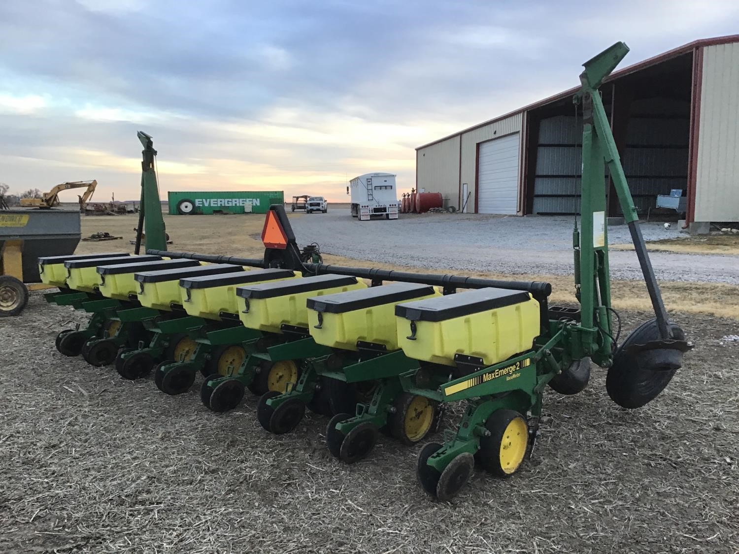 John Deere 7300 Maxemerge 2 8 Row Planter Bigiron Auctions