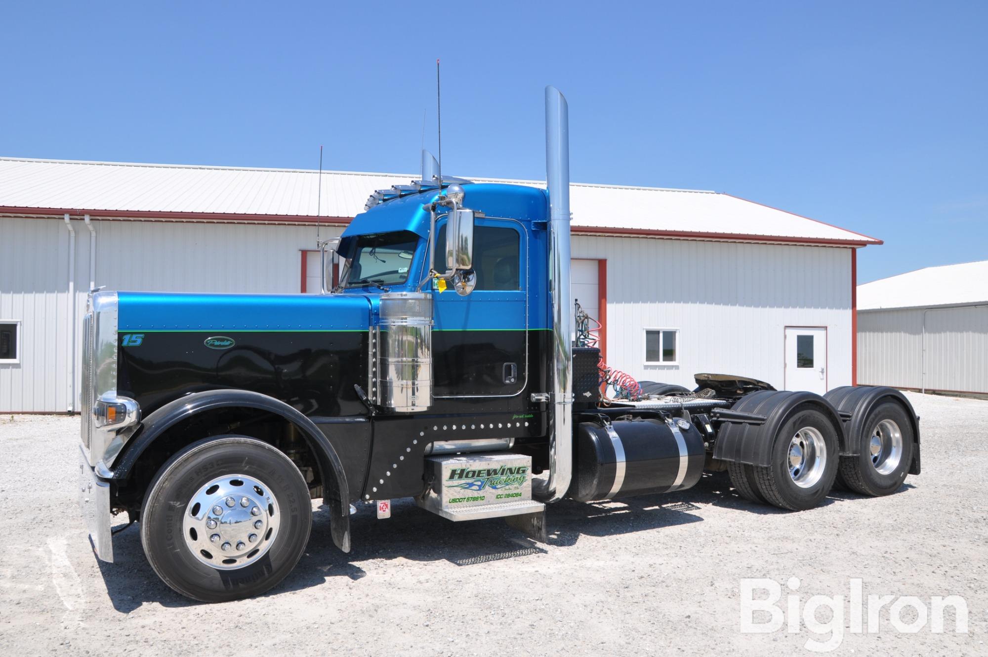 Peterbilt 389 Daycab